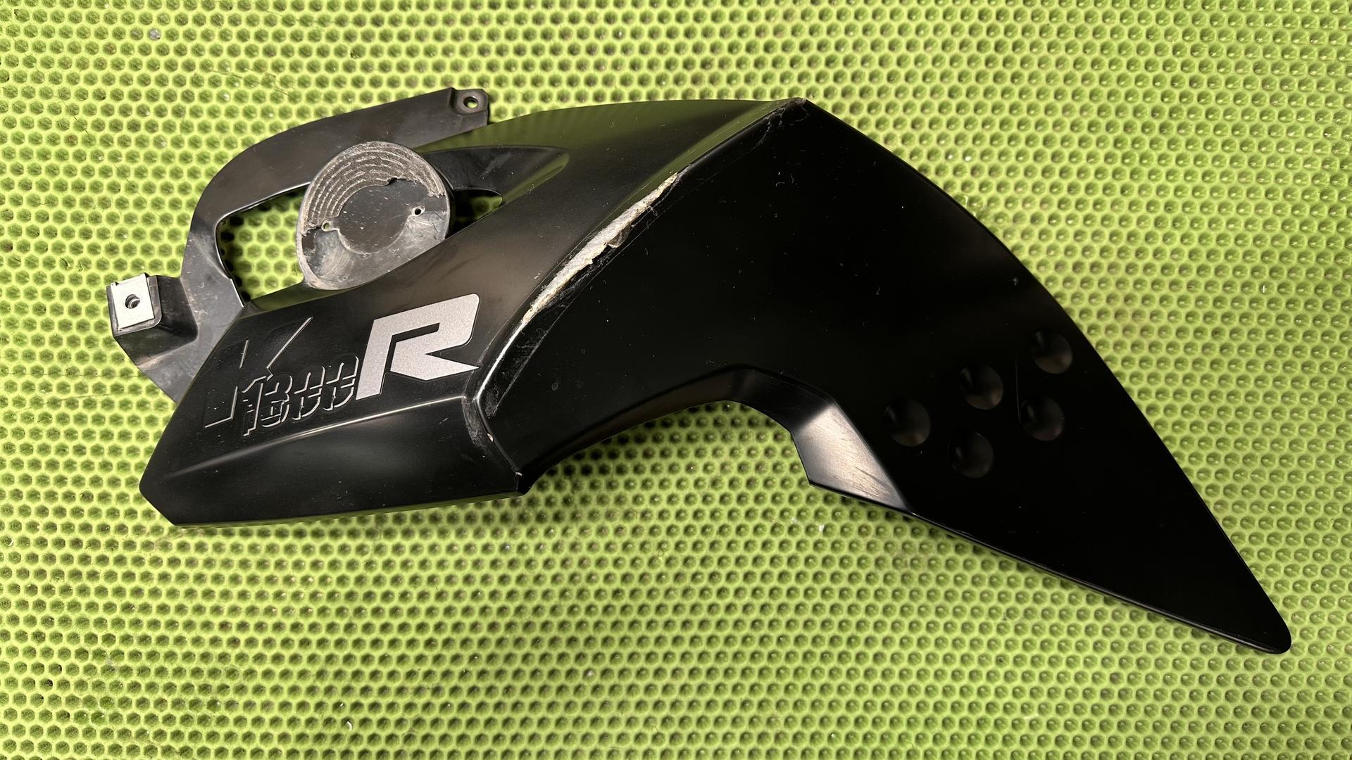 Держатель эмблемы Л 46637713501