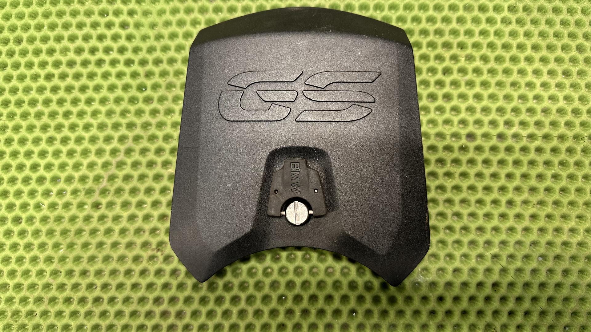 Крышка вещевого ящика 46638559591