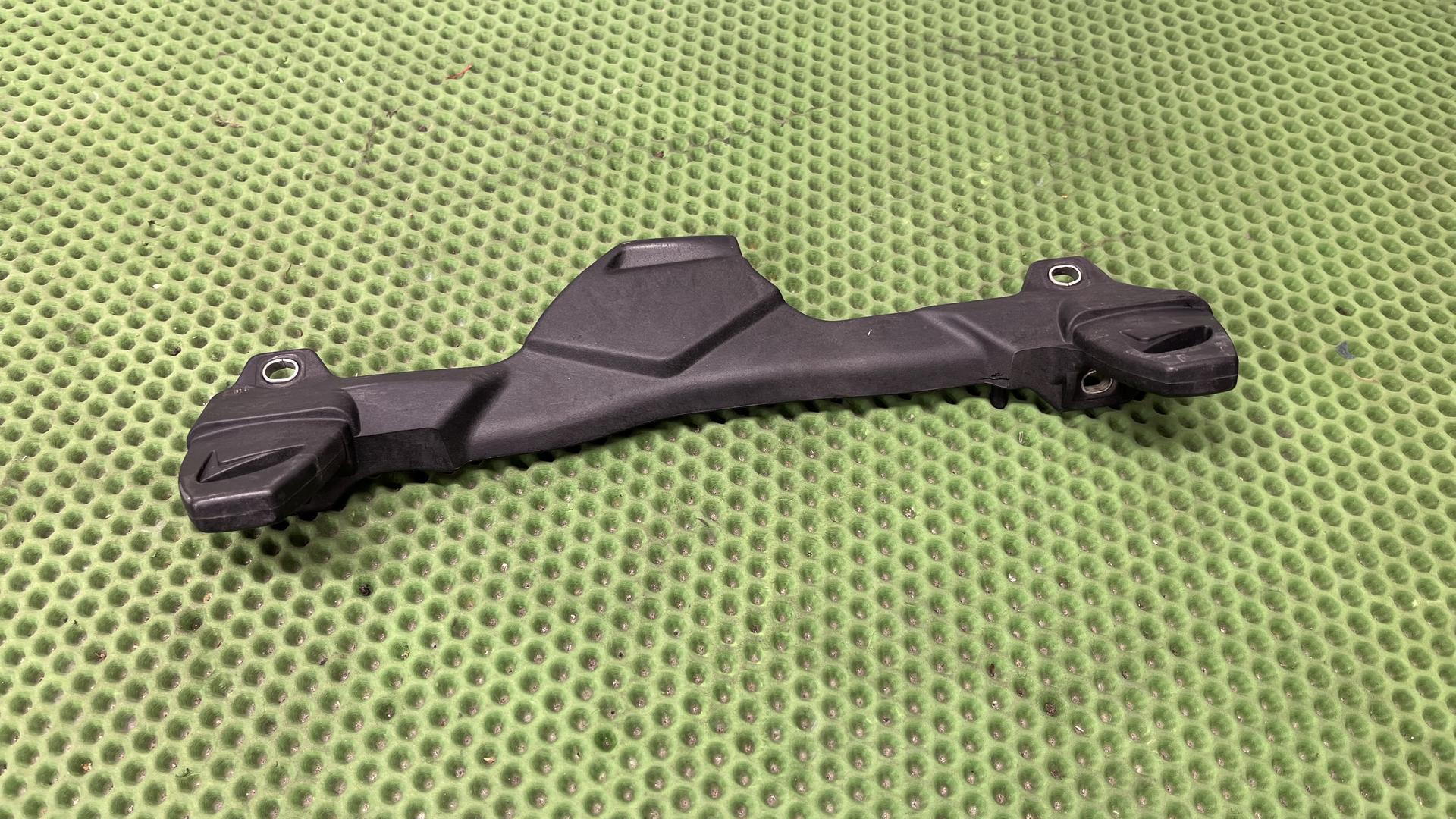 Фиксатор чемодана П 46547699904