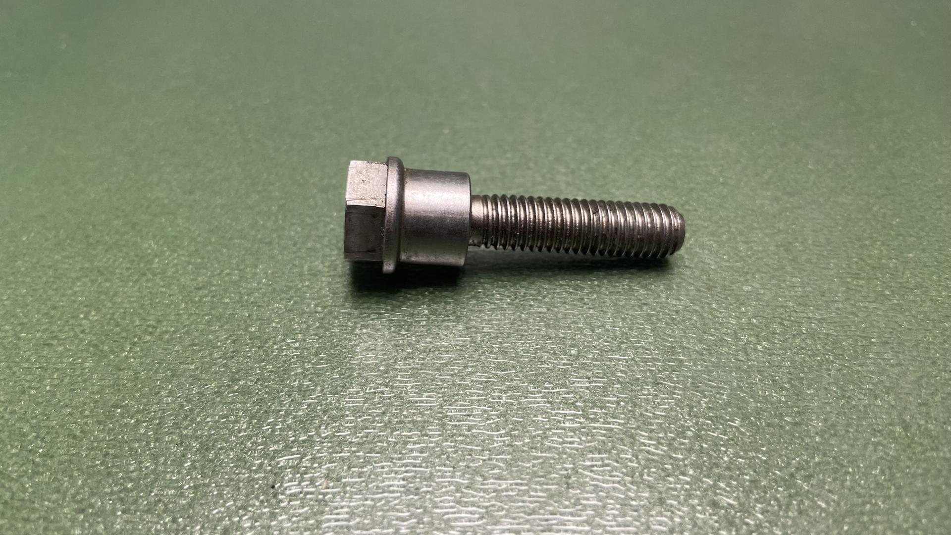 Винт крепления кредла навигатора M8x30 H=16mm 32717652161