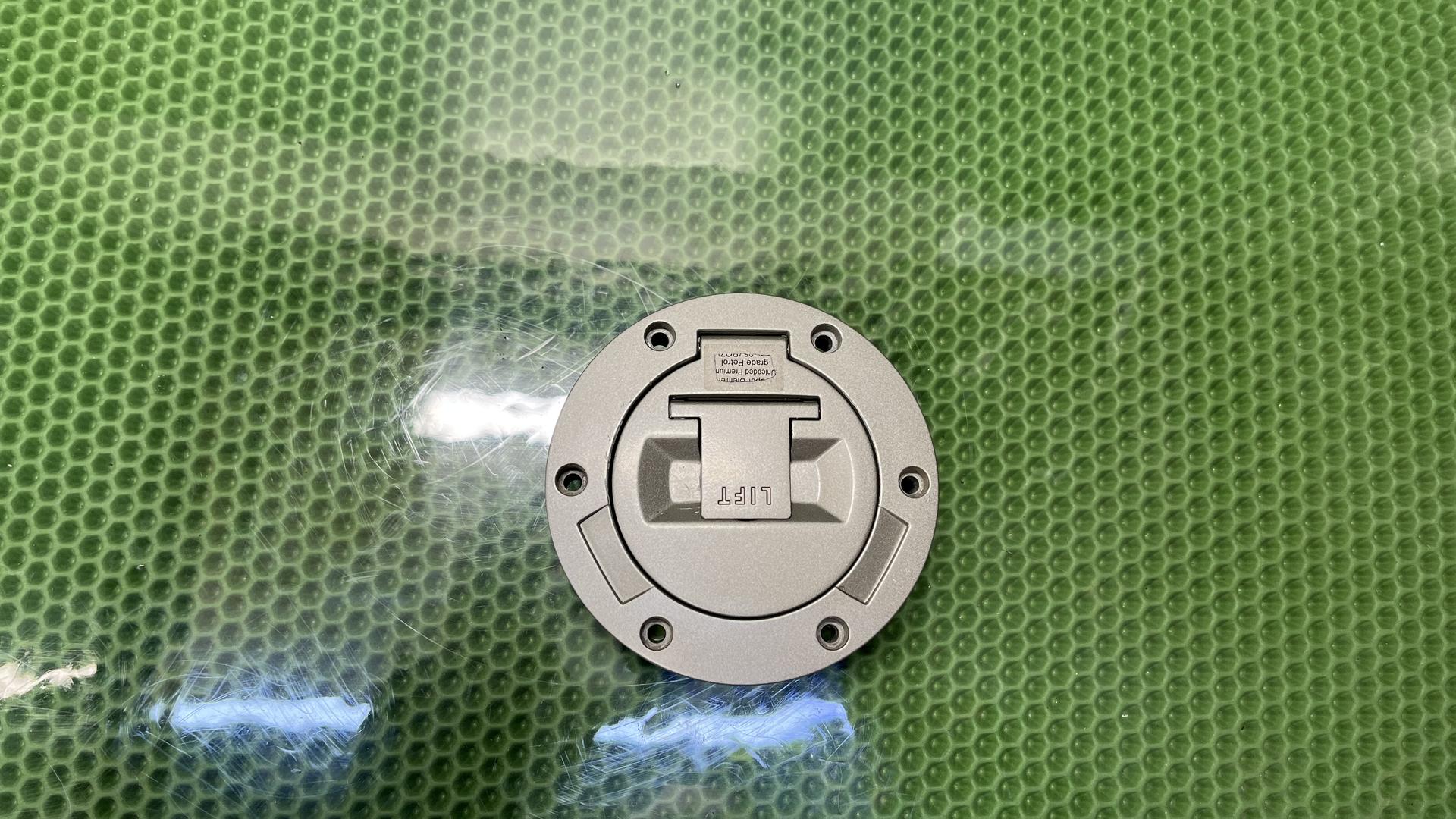 запорный механизм топливного бака 16118541815