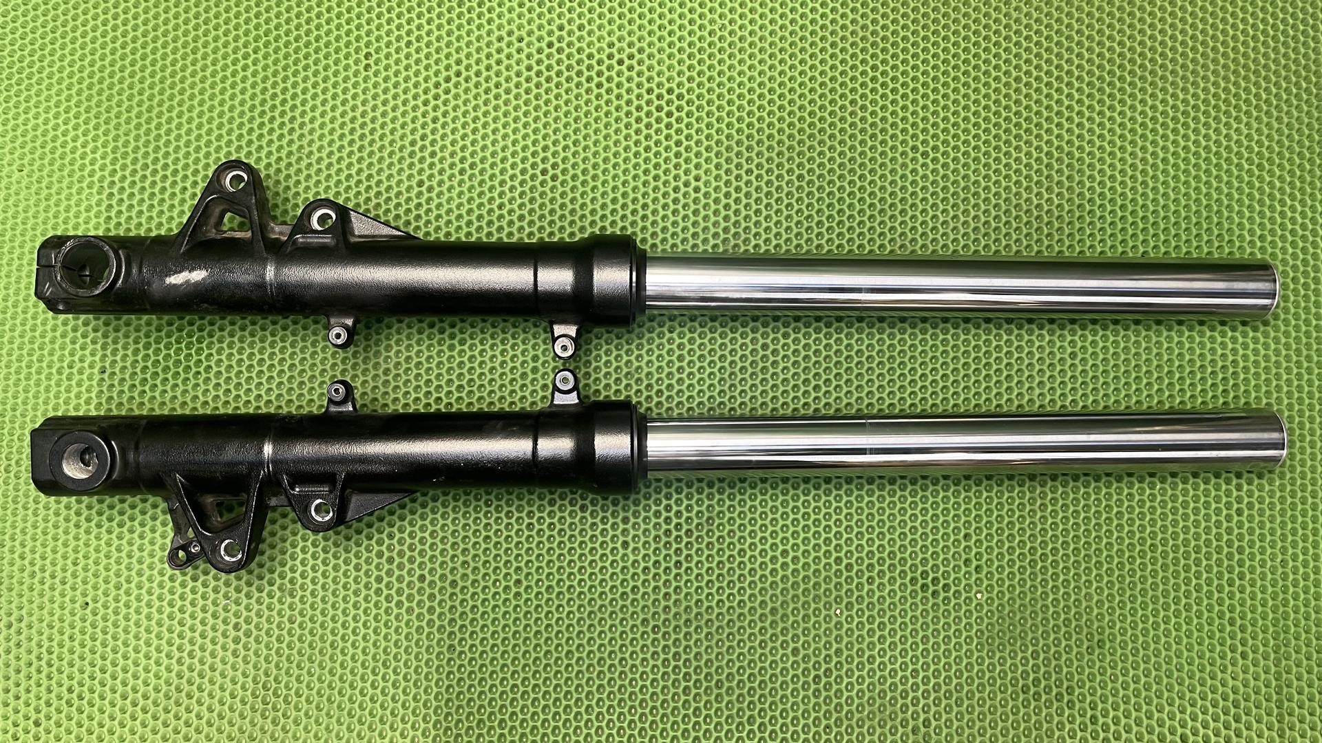 Вилка в сборе  F 800 R 