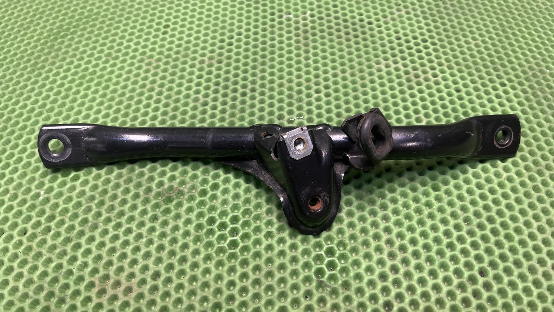 Растяжка рамы правая R1200RT K26 46517671870