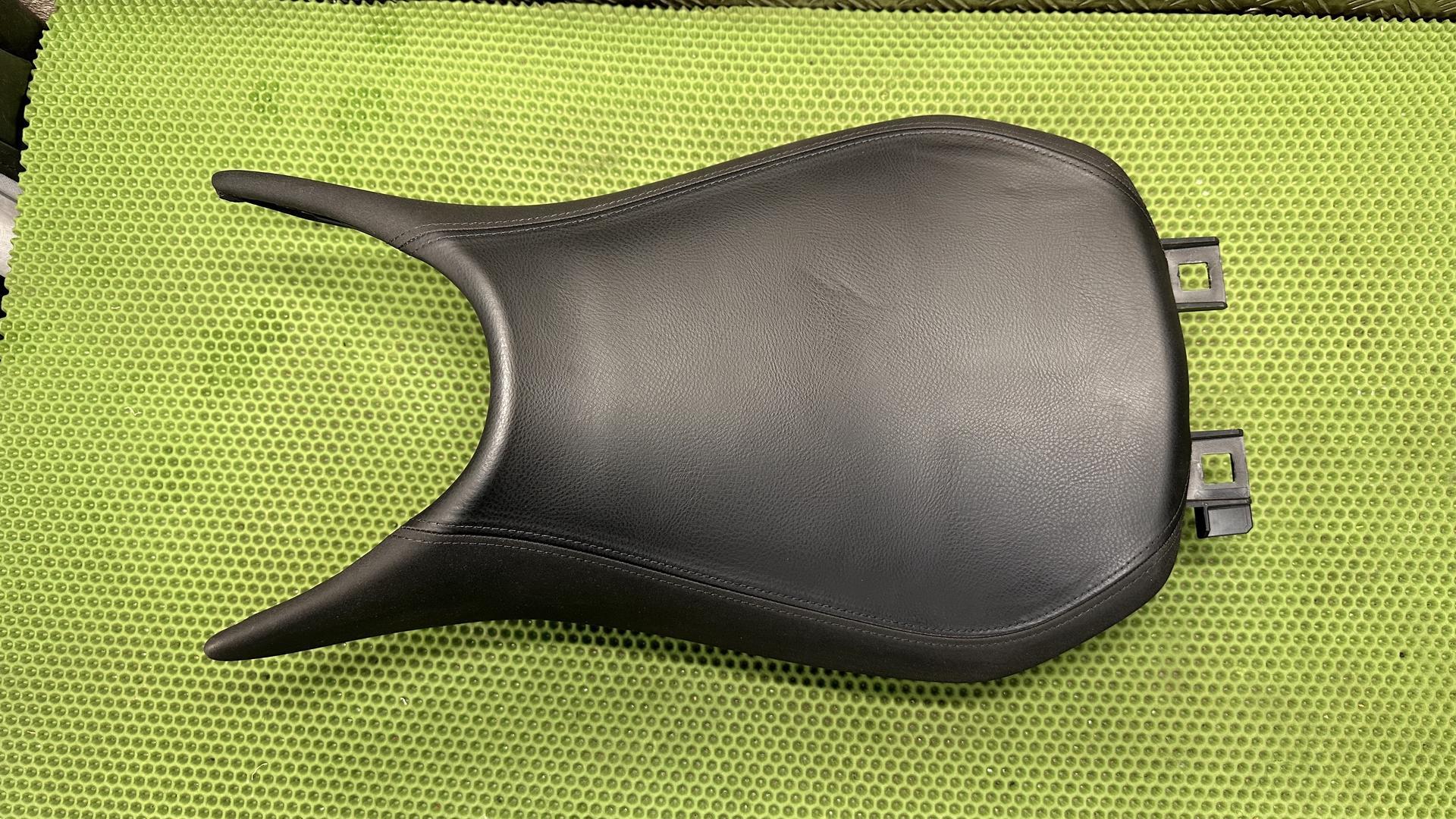 Сиденье водителя с подогревом R1250R/RS K53/54 рест. (с 2023 г.) 52538382580