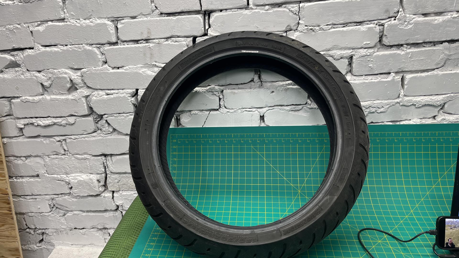 Мотошина Bridgestone Battlax T31 120/70 ZR17 58W TL  GT 