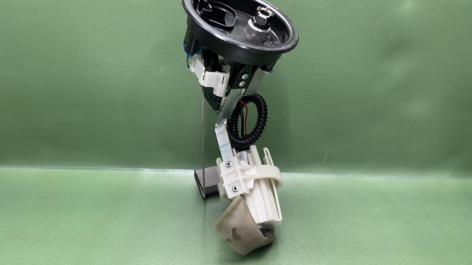 Узел топливного насоса 16148393577