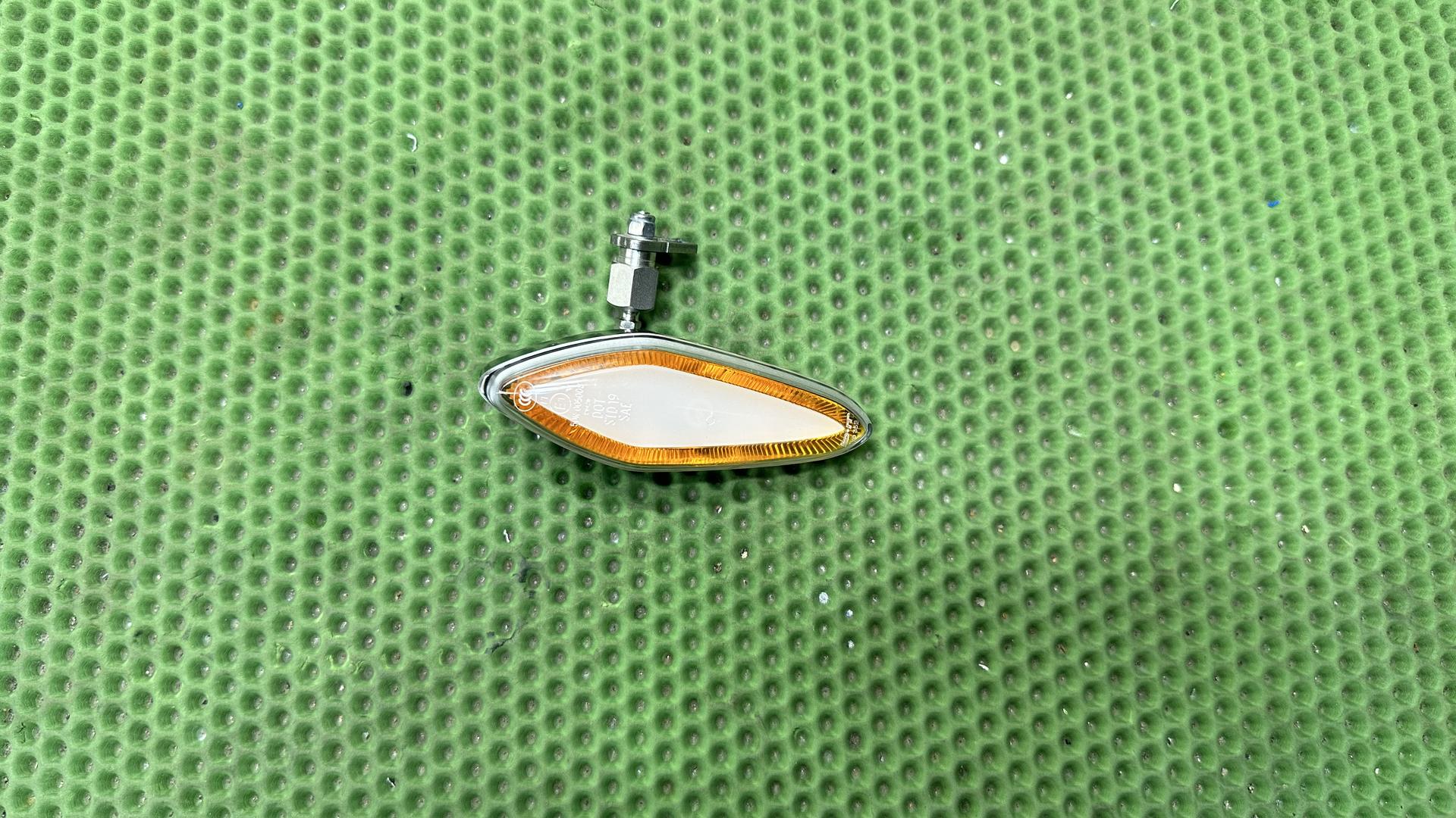 Поворотник передний левый R18 63131539653