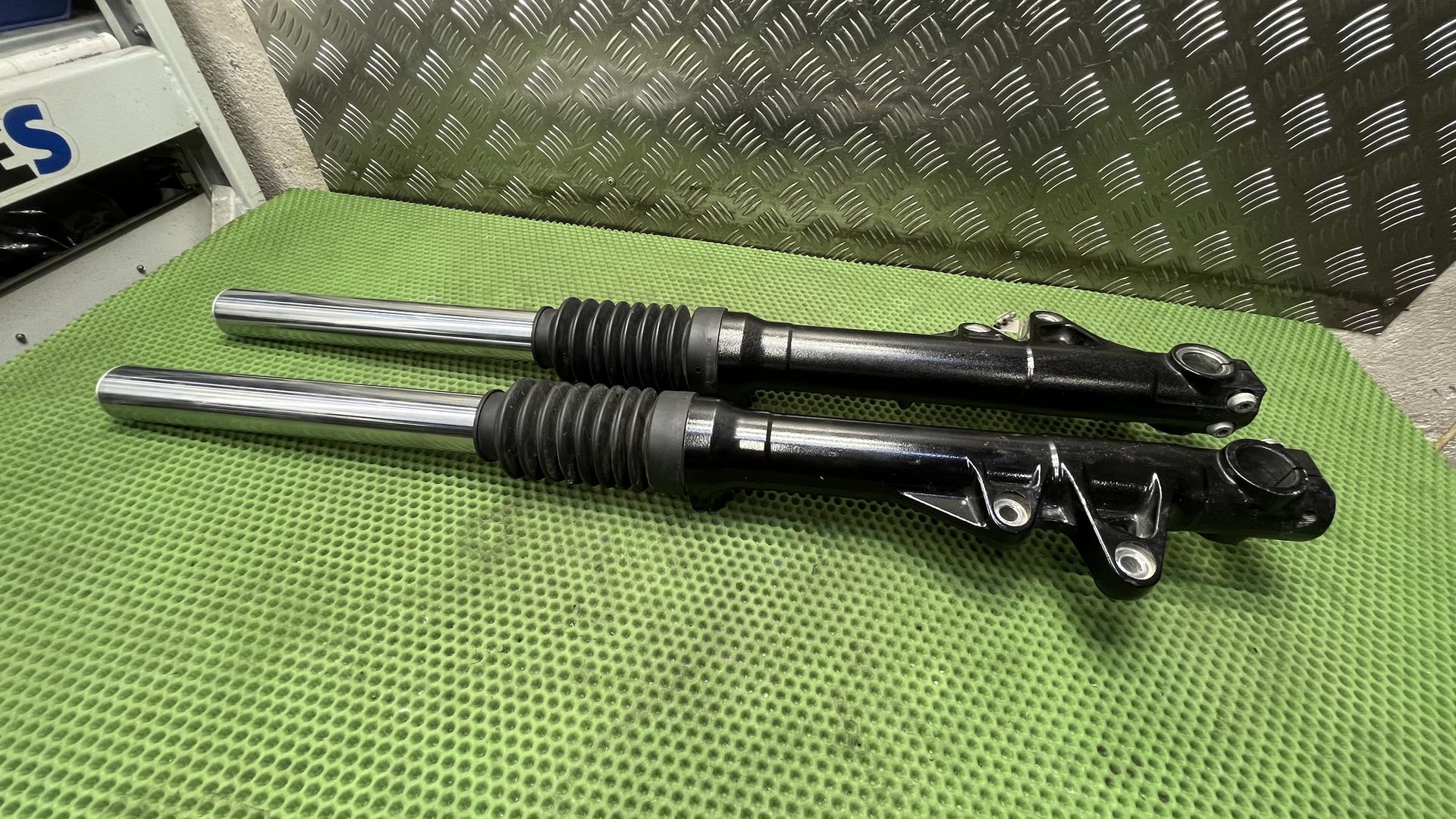 Вилка (телескопическая) в сборе RnineT K23, K33 