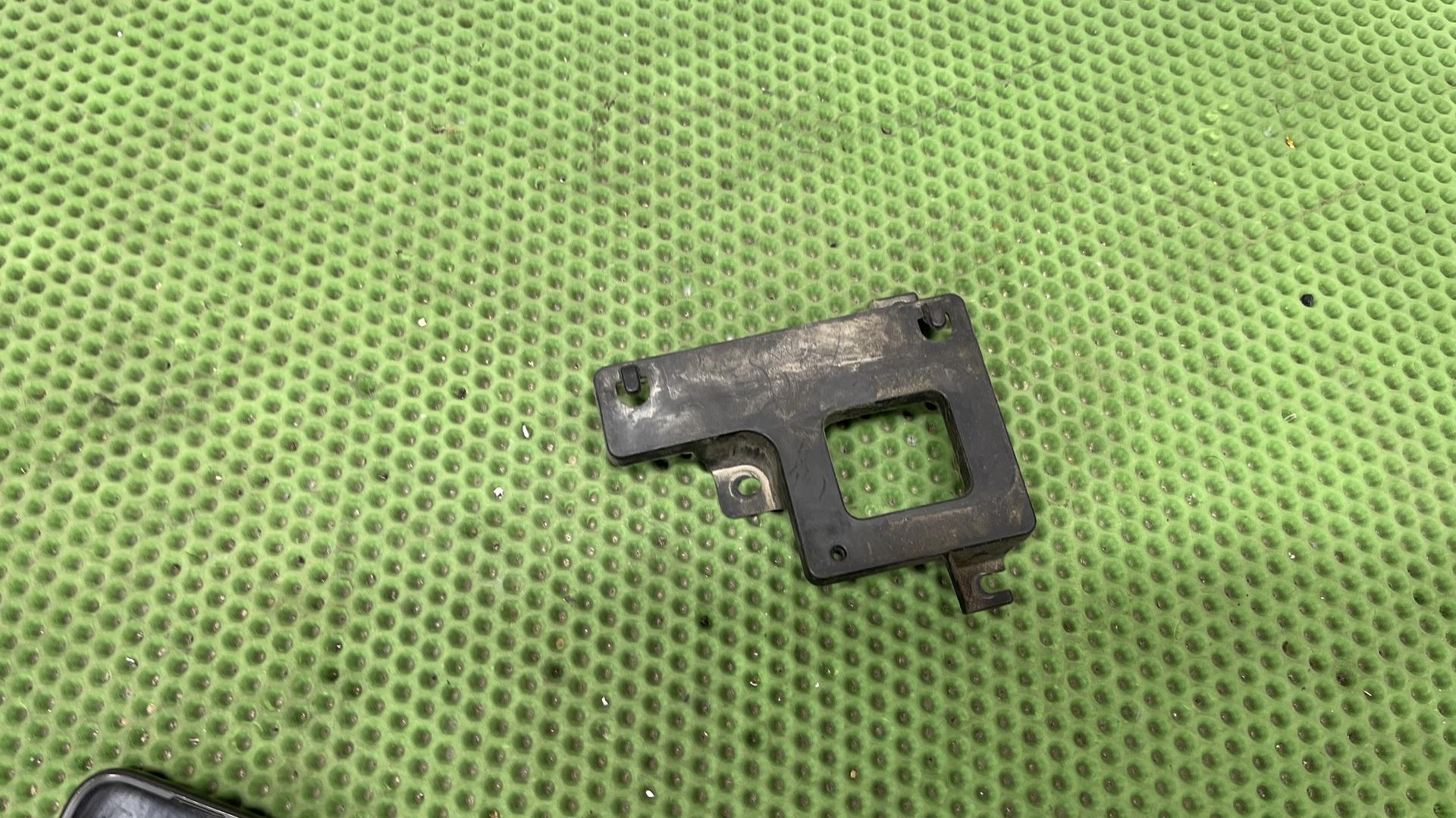 Кронштейн Блока управления DWA/RDC 65757729041