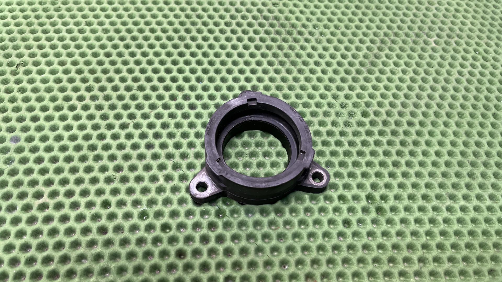 Манифолда (патрубок дросселя) 11617671092