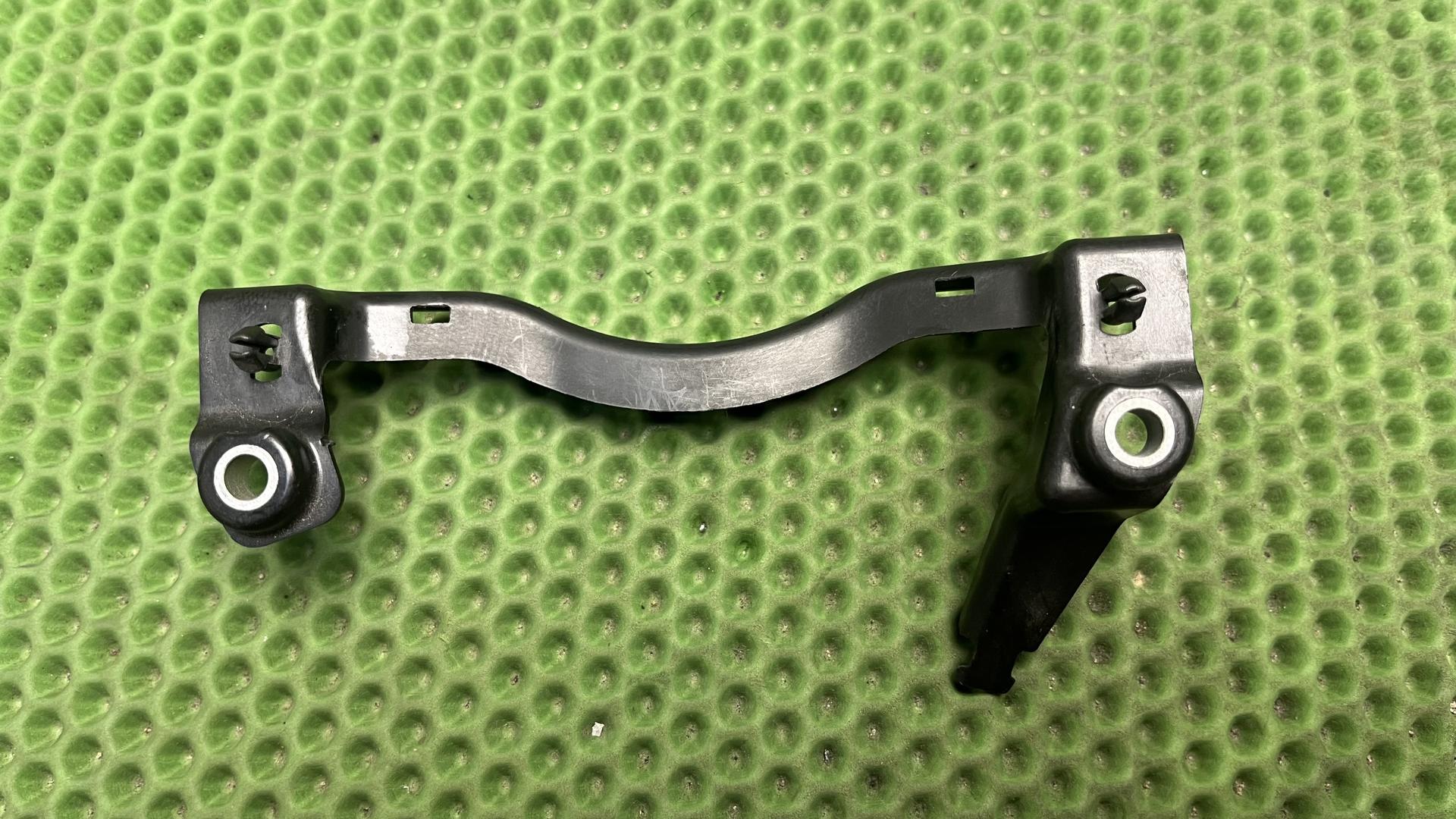 Удерживающая скоба панели приборов F 800 R 61137720252