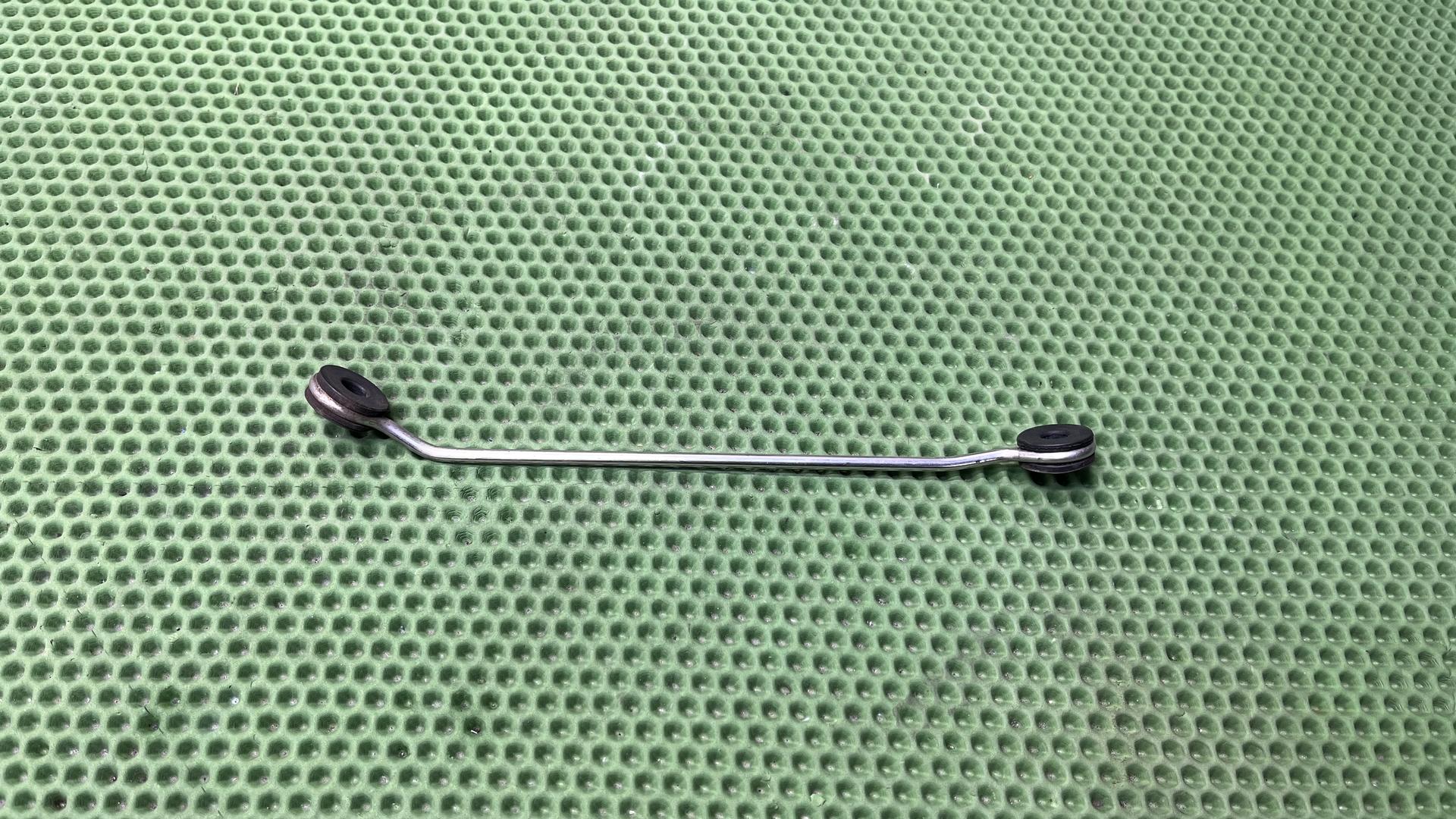 Растяжка радиатора K1600 17117726449