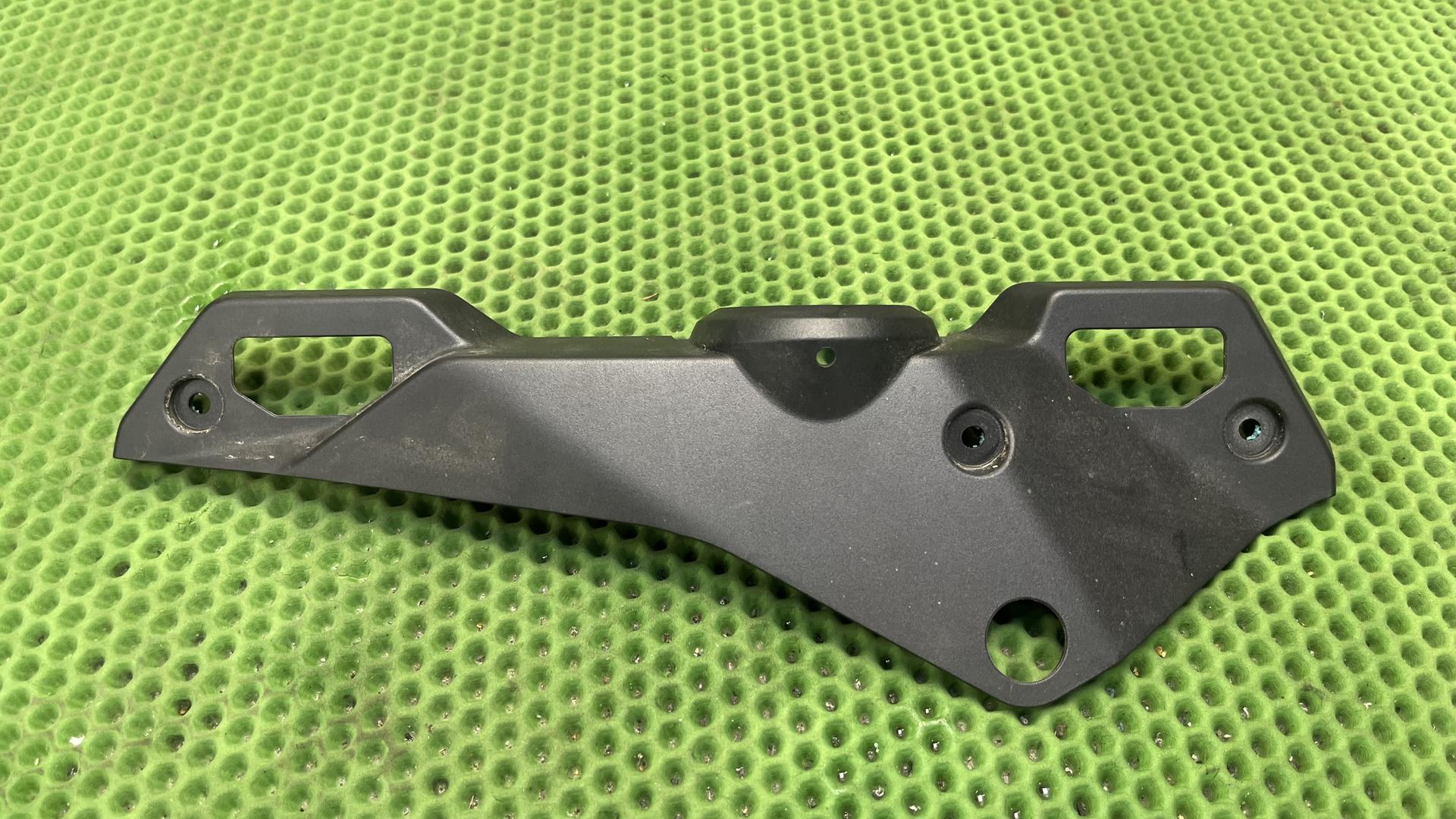 Накладка кронштейна кофра слева R1300R/RS KA4-5 46635a713d1