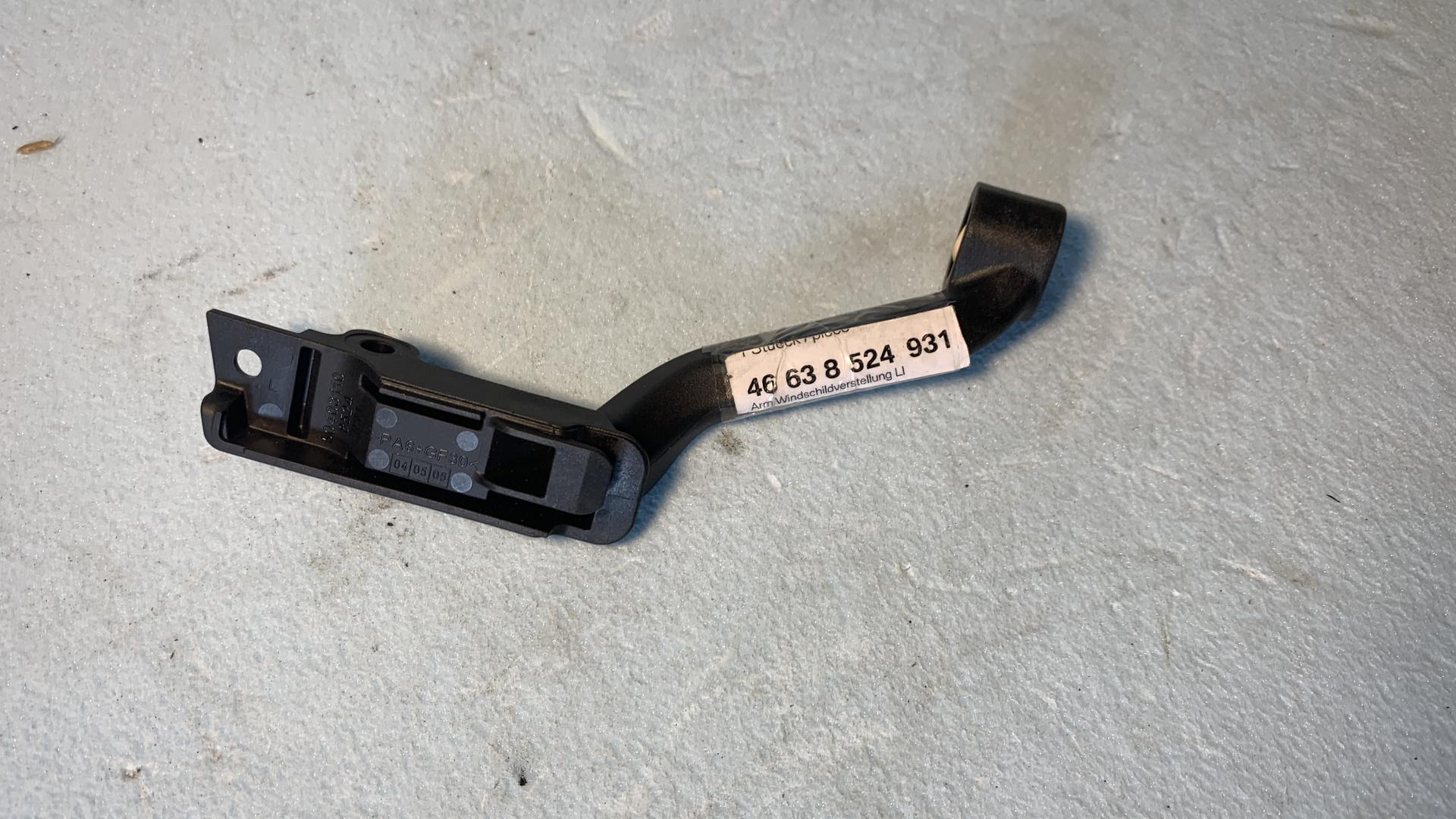 Нижняя тяга (кронштейн) стекла Лев 46638524931