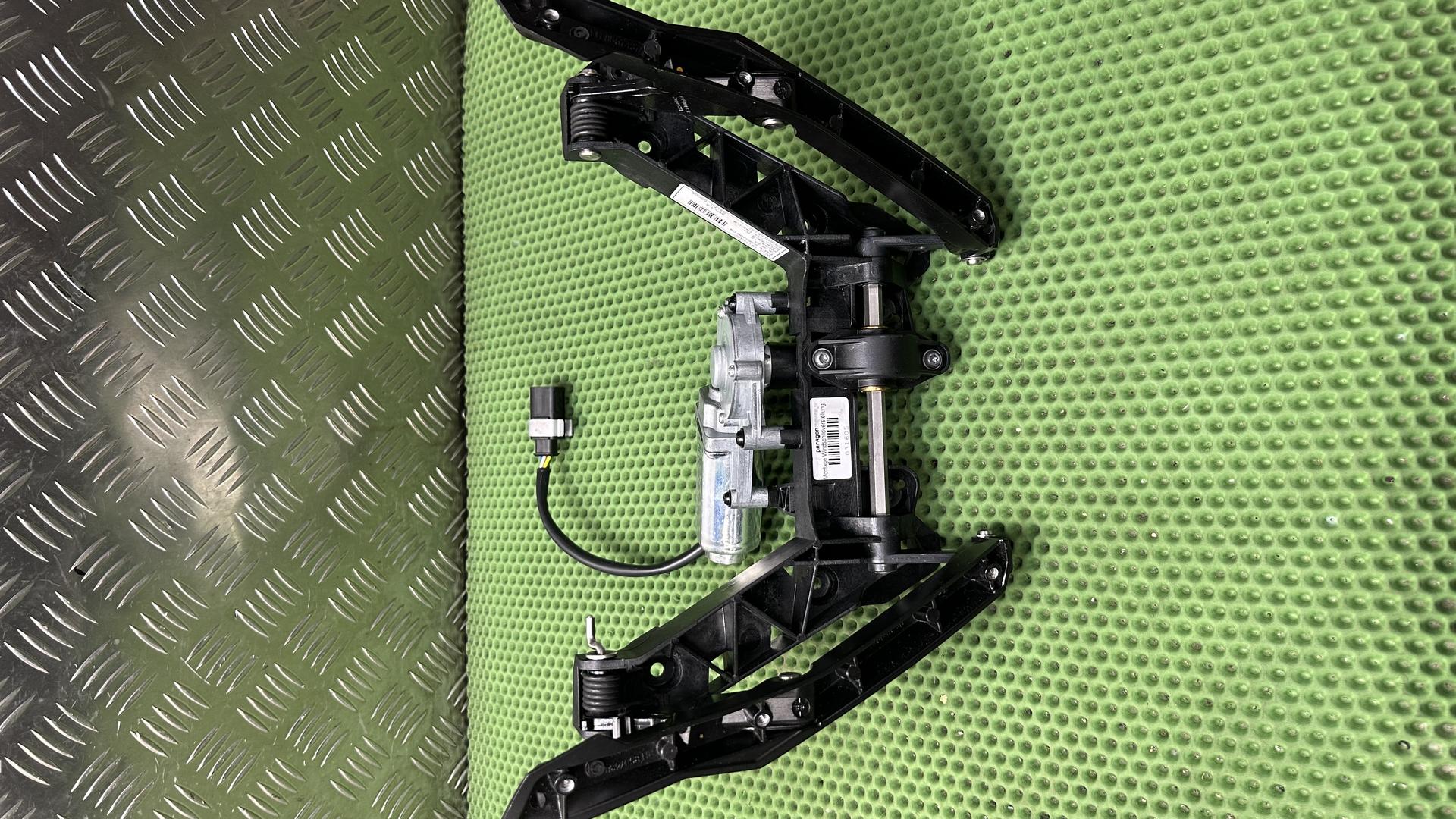 Трапеция стеклоподьема K1600 Рест 22+ 46639480396