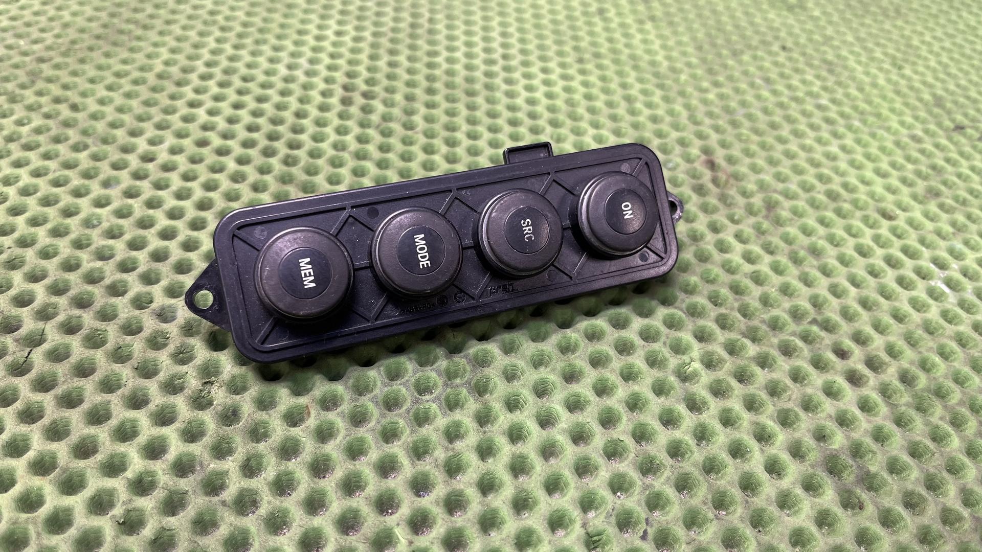 Панель управления аудиосистемой 65147727885