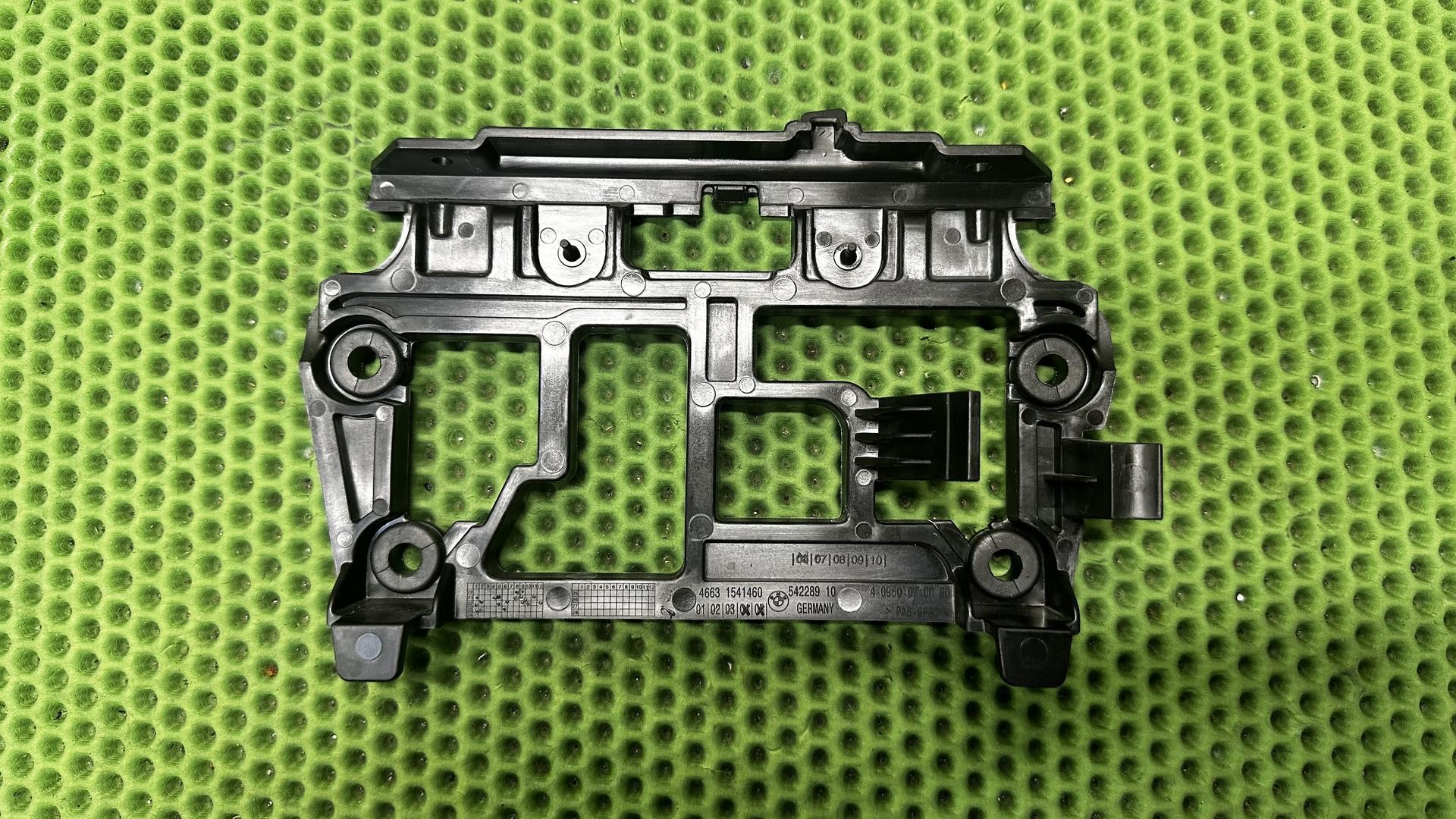Кронштейн комбинации приборов K1600 (c 2022 г.) 46631541460