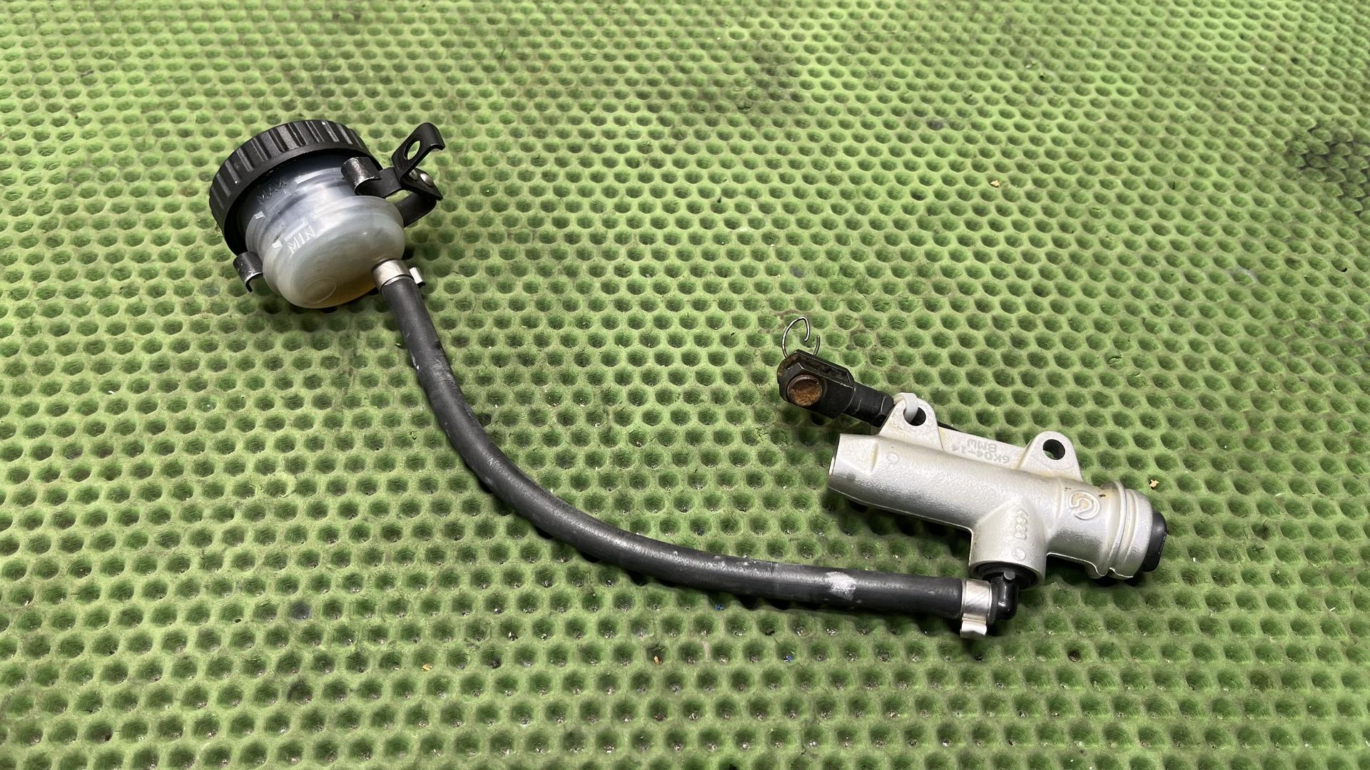 Главный тормозной цилиндр Зд 34217692190