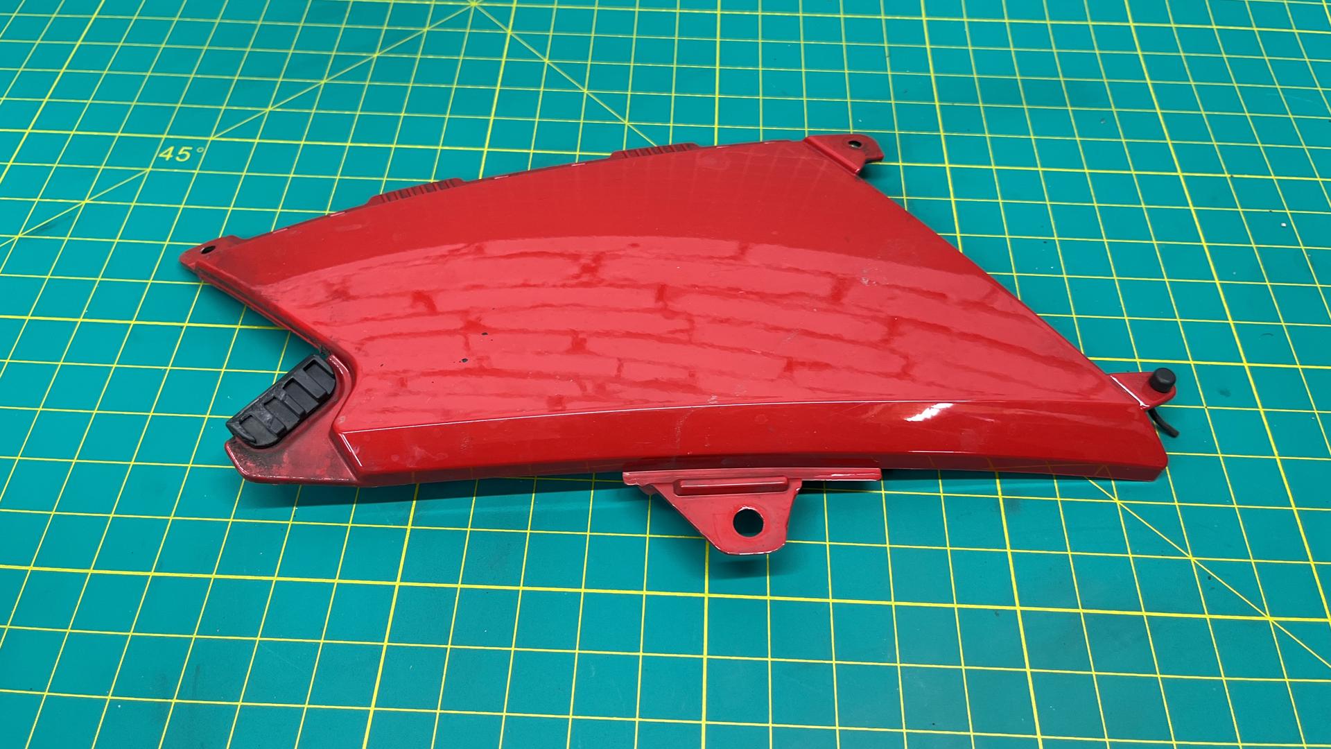 Облицовка топливного бака П 46637693434