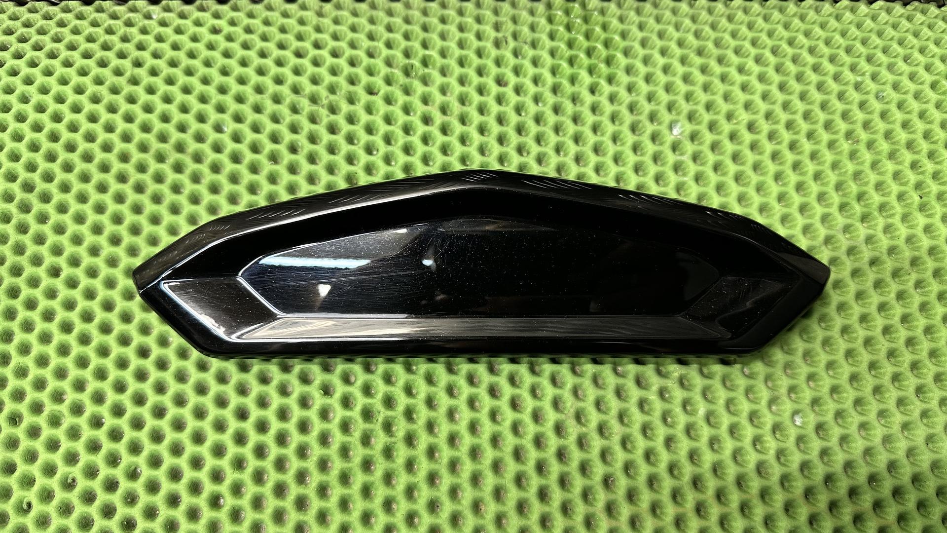 Накладка отсека мобильного телефона K1600 рест. (с 2022 г.) 46631540788