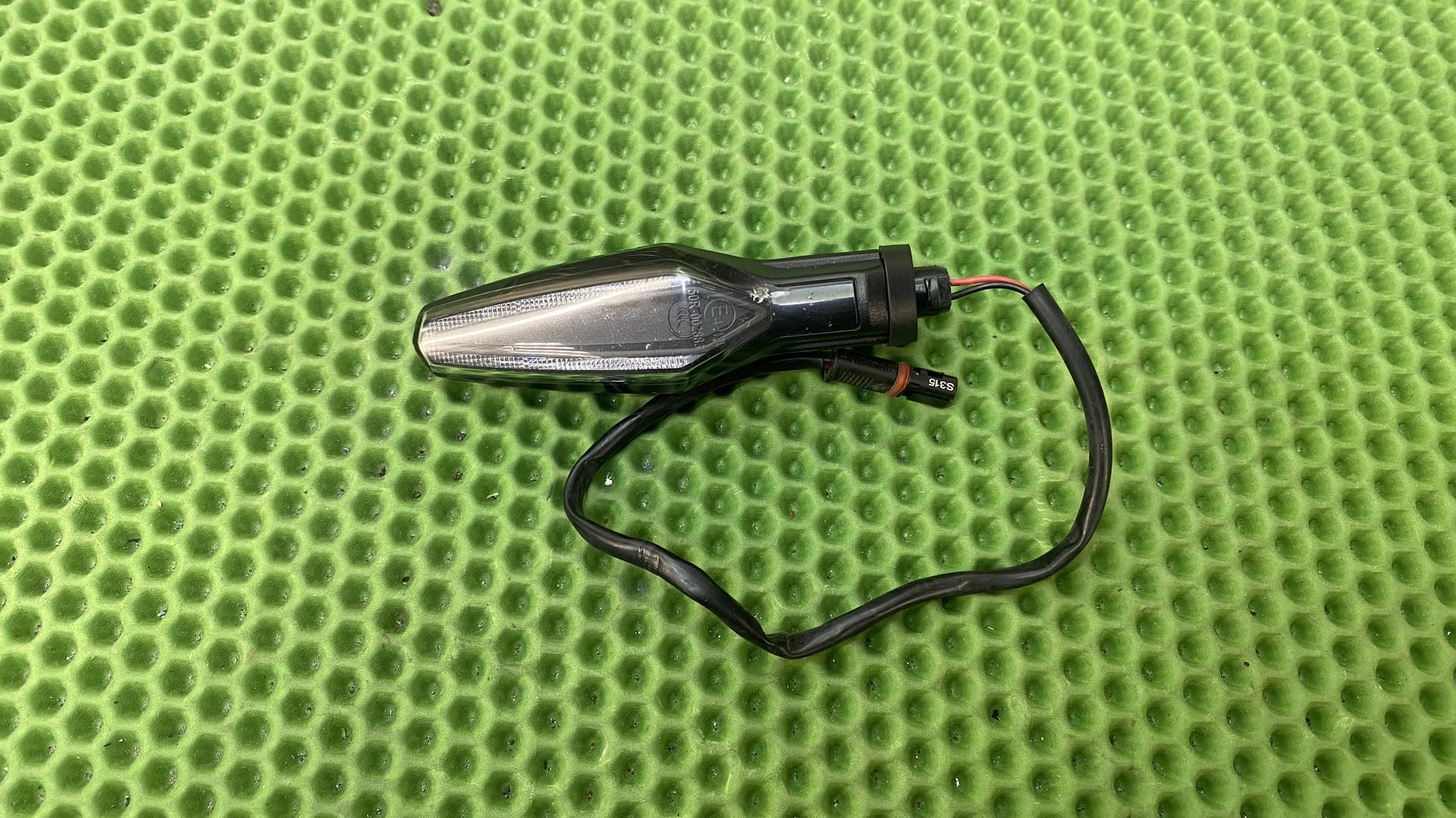 Светодиодный указатель поворота 63138557188