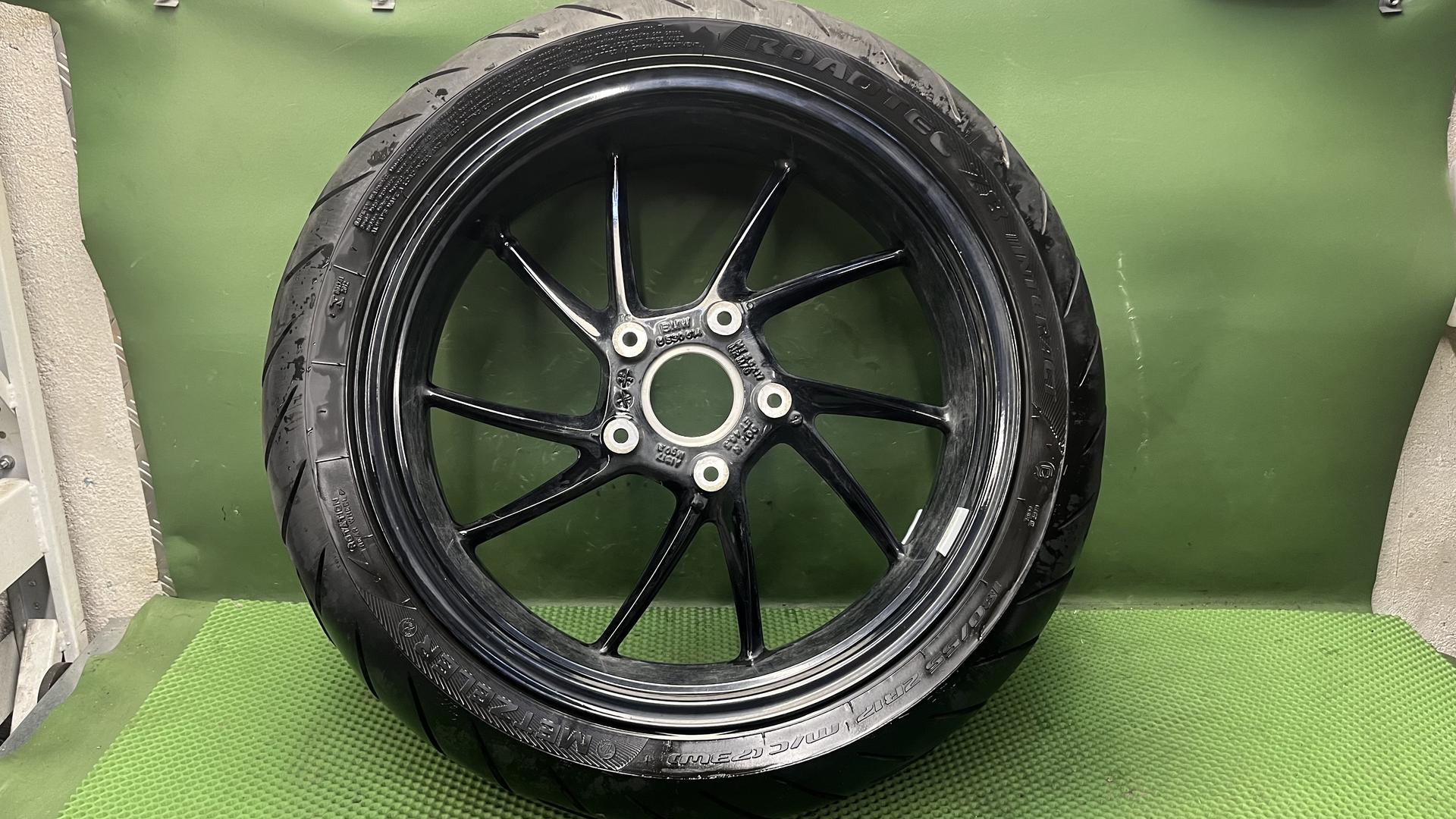 Заднее колесо черное 5.5X17 k52-54 36318409370