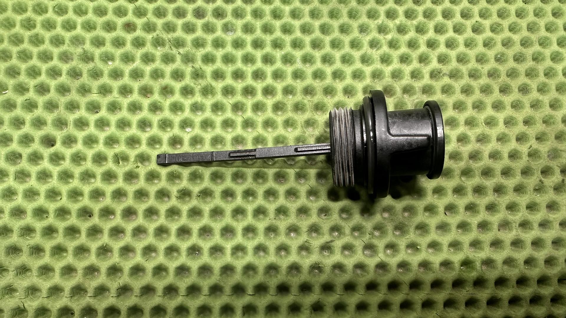 Маслоизмерительный щуп K1200/1300 R/S/GT 17217706518