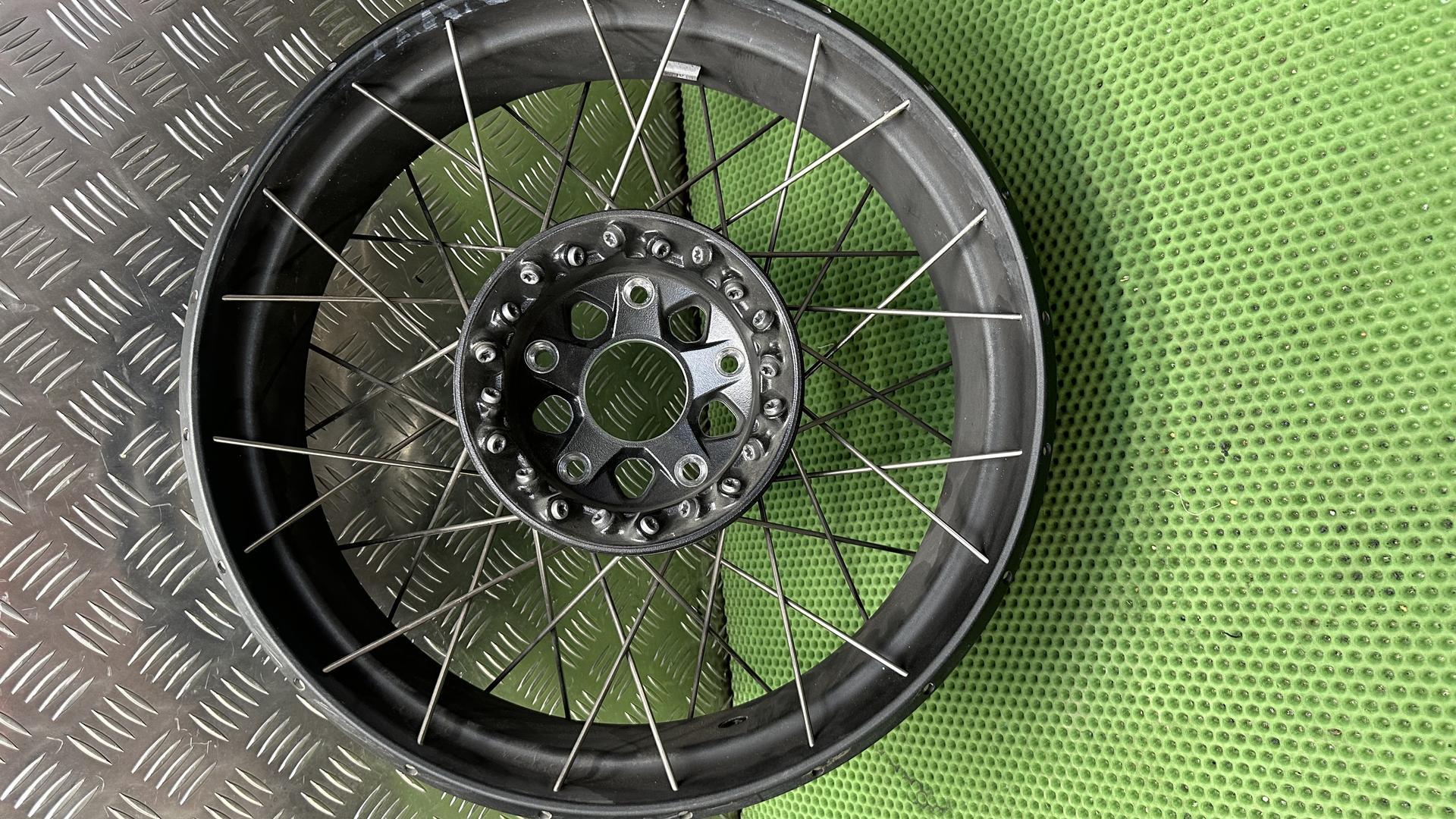 Спицованное колесо заднее 4.5X17 R1200/1250 GS/GSA 36318526666