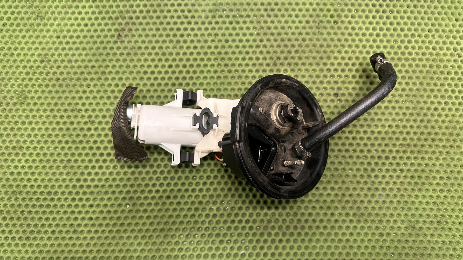 Узел топливного насоса 16147677670