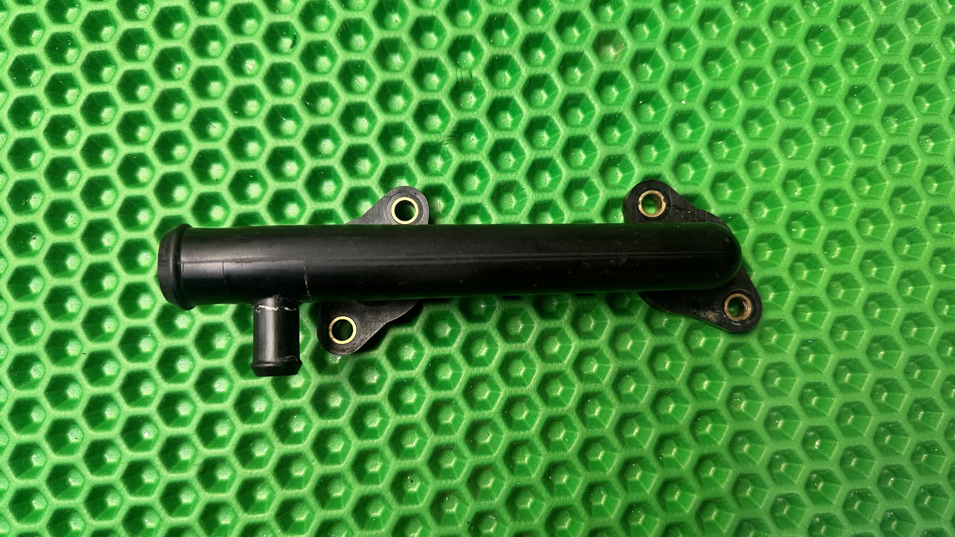 Трубопровод охлаждающей жидкости C600/650 Sport/GT K18/19 11117729509