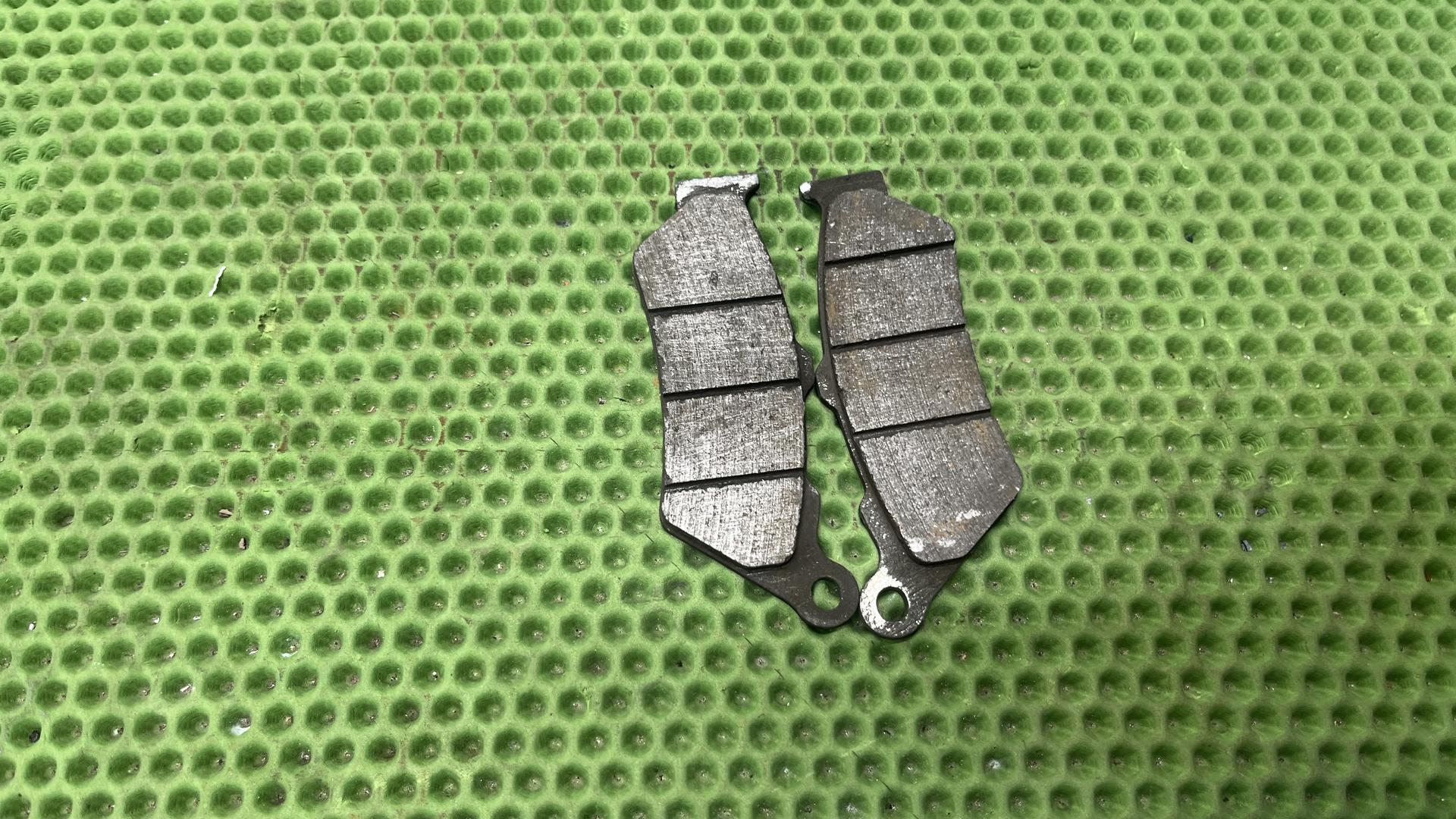 Комплект тормозных колодок задних колес 34218534821