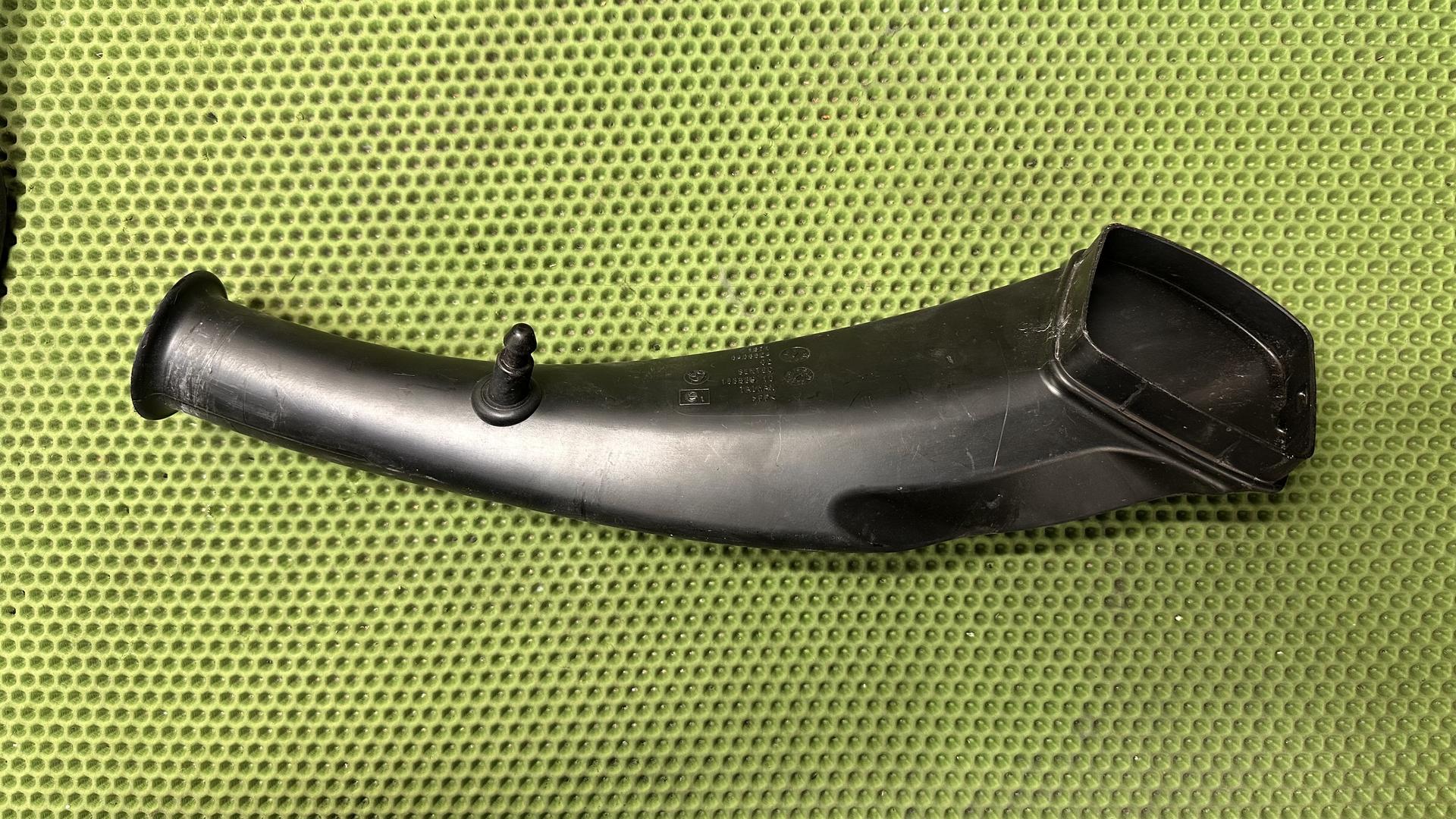 Всасывающий патрубок 13718405524