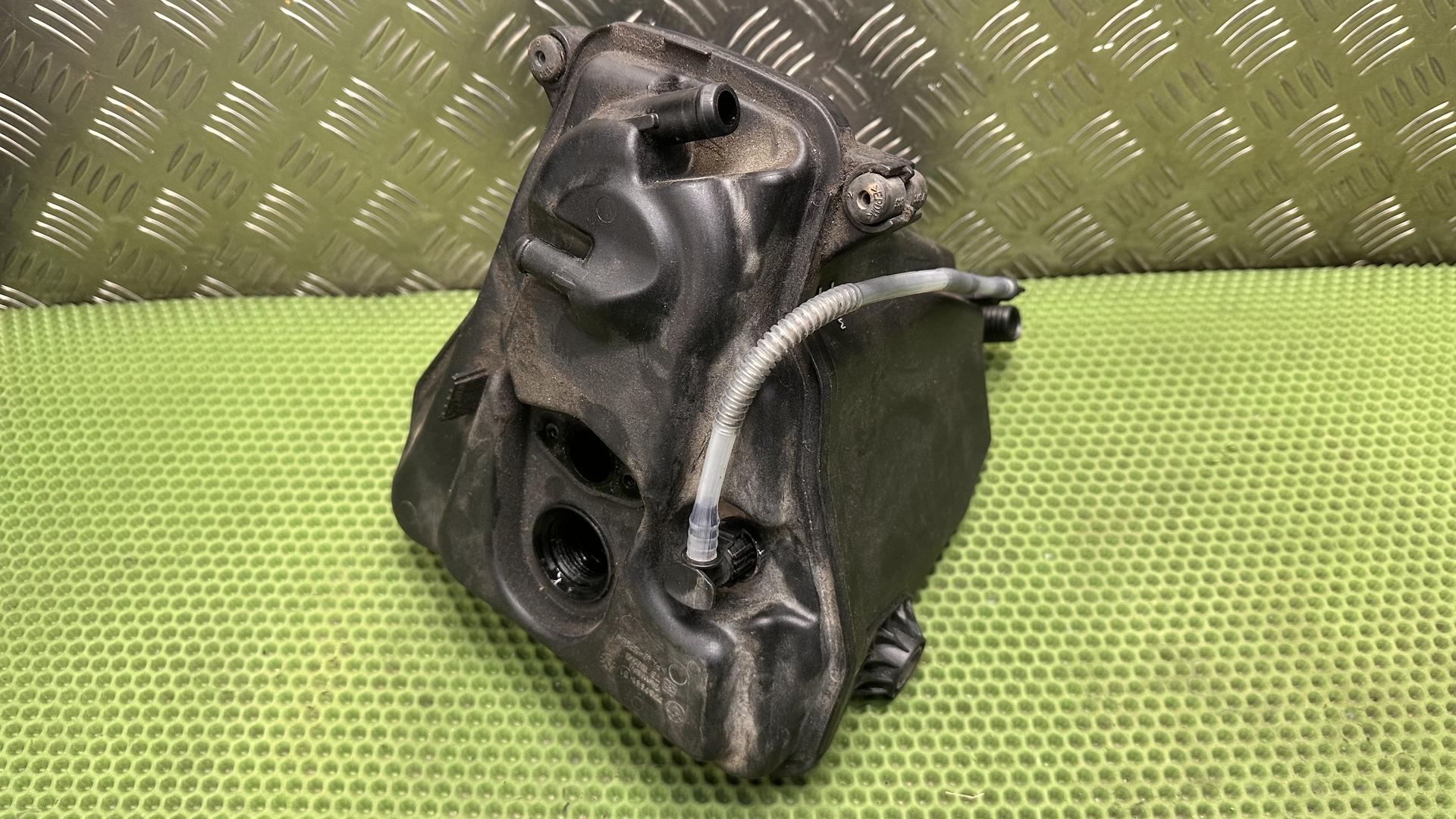 Масляный бак 17218529857