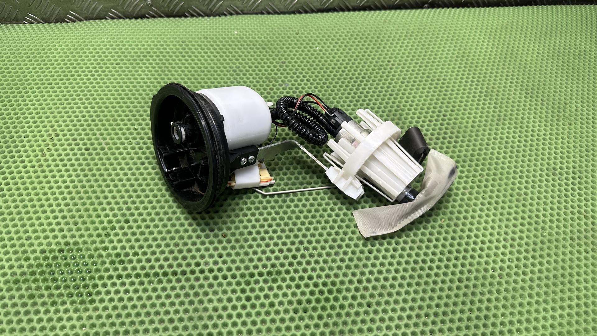 Узел топливного насоса 16148393577