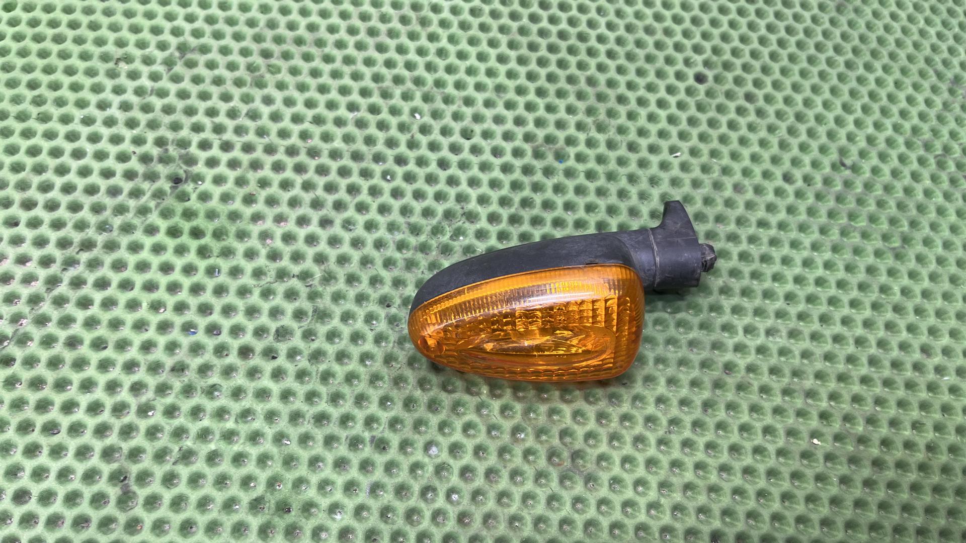 Поворотник правый задний 63137667772