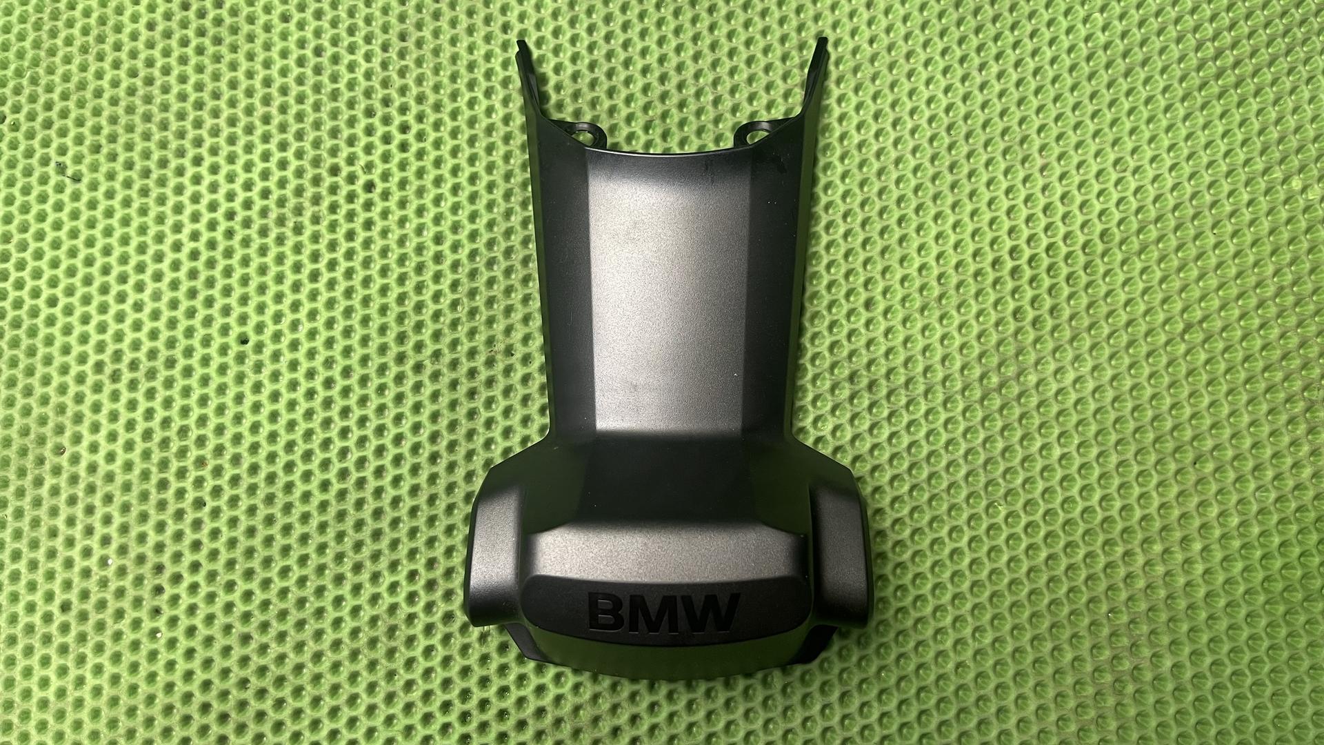 Кожух кронштейна номерного знака  R 1300 GS / R 1300 RS 46621541469