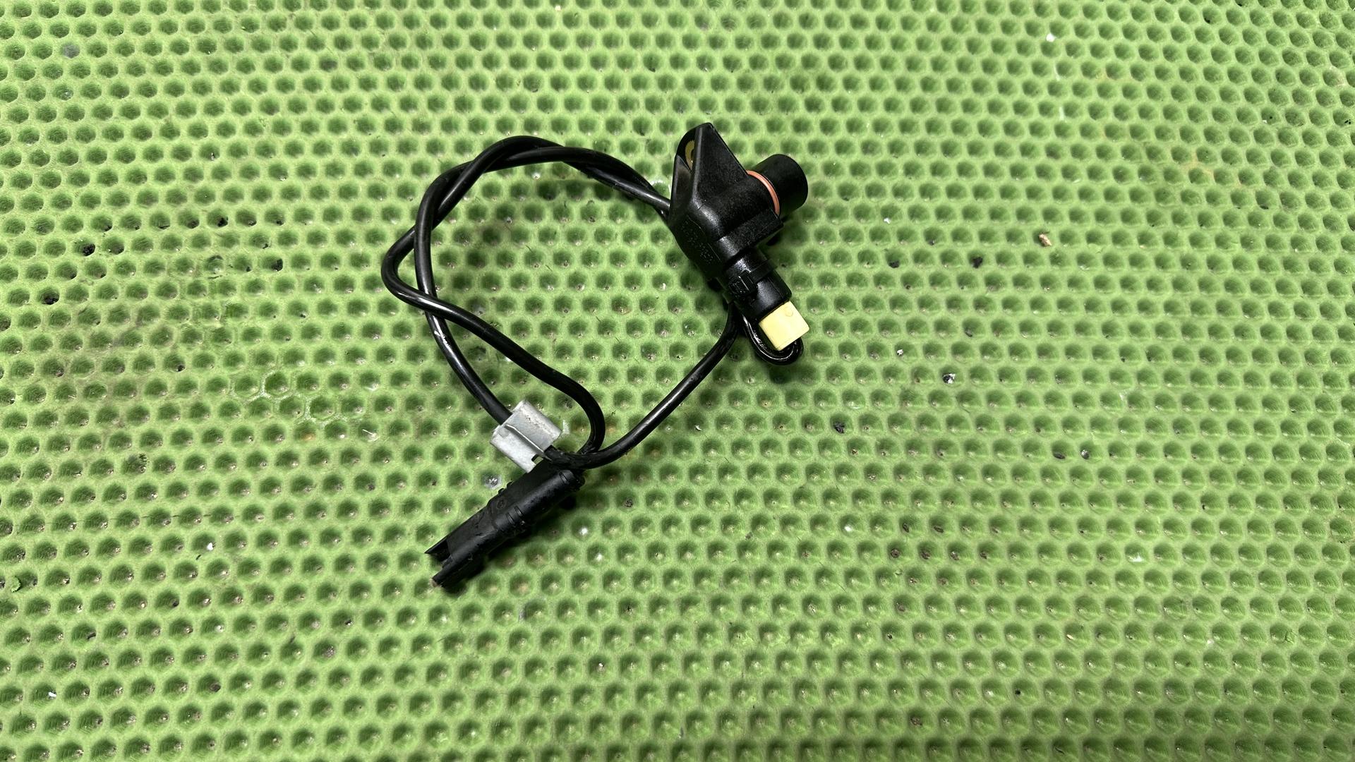 Датчик положения коленвала 13627670368