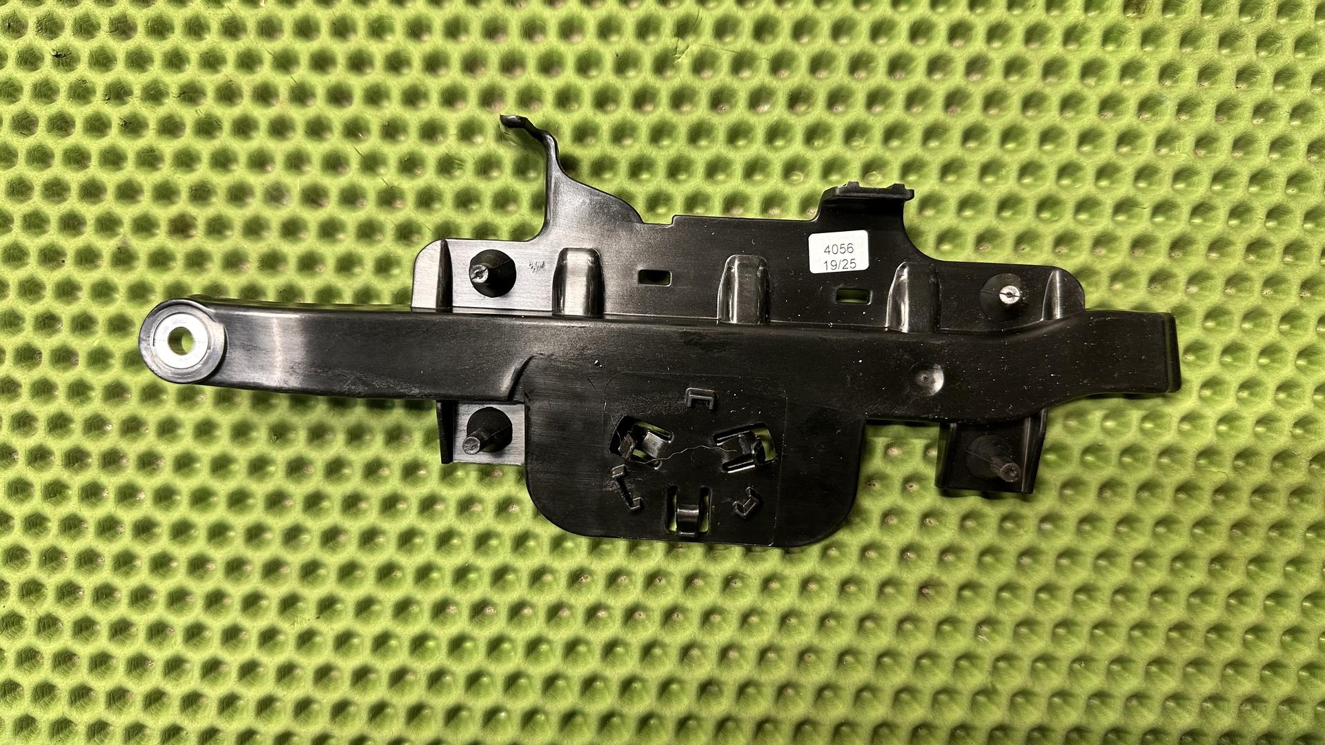 Держатель аккумуляторной батареи АКБ R1300GS KA1 61219830114