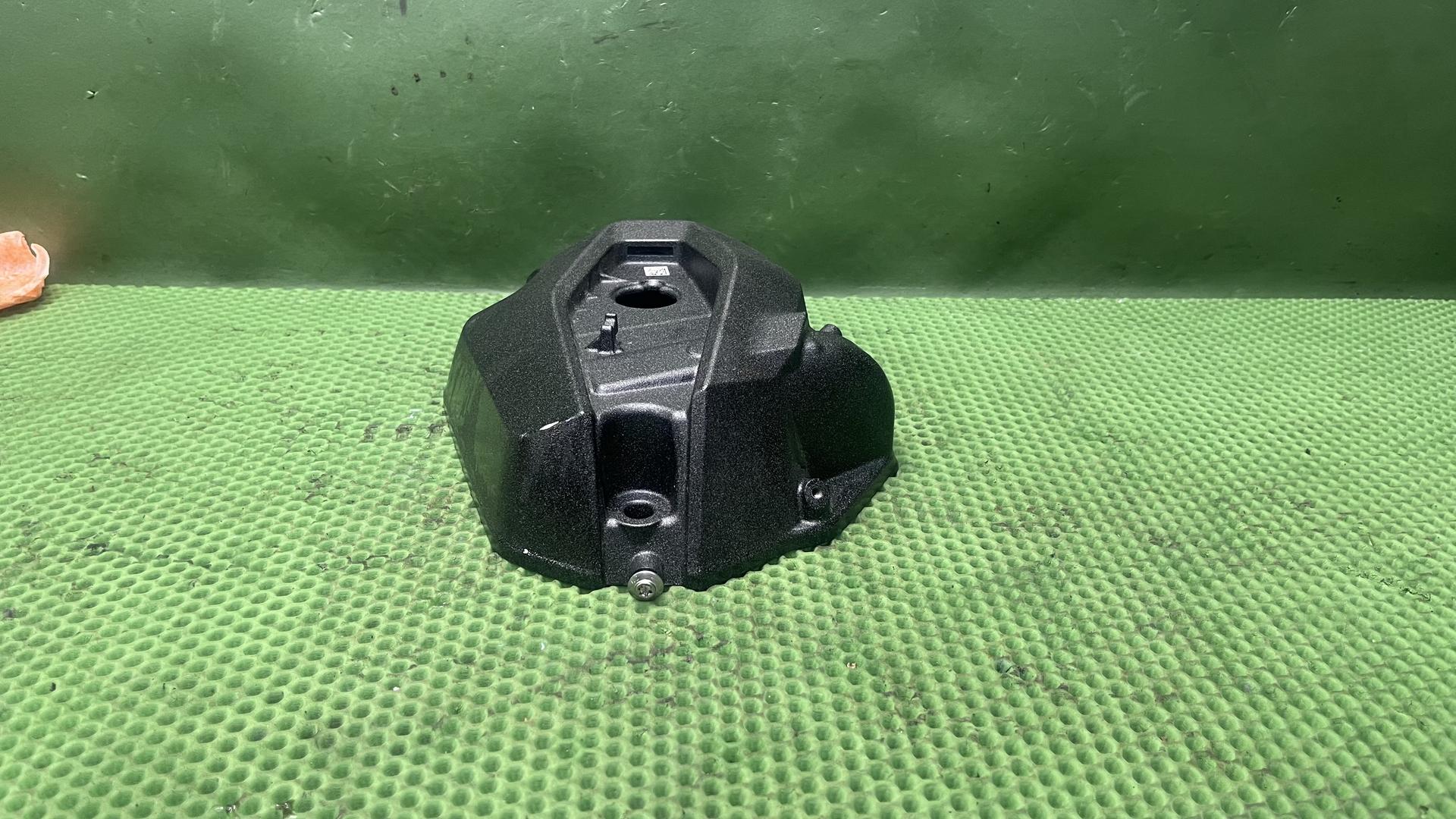 Крышка ГБЦ правая черная R1300xx KA1-5 11127109364