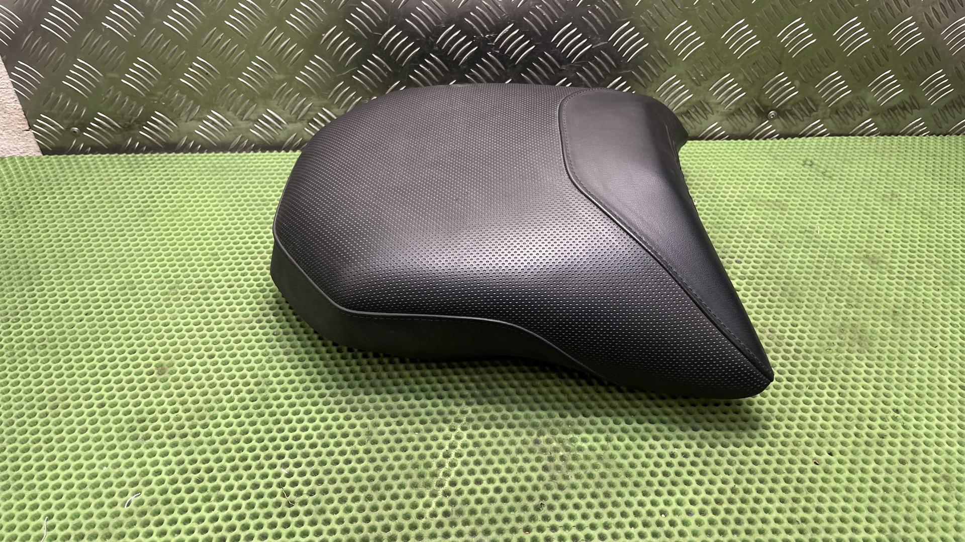 Сиденье пассажира повышен.комфортности 52538560684