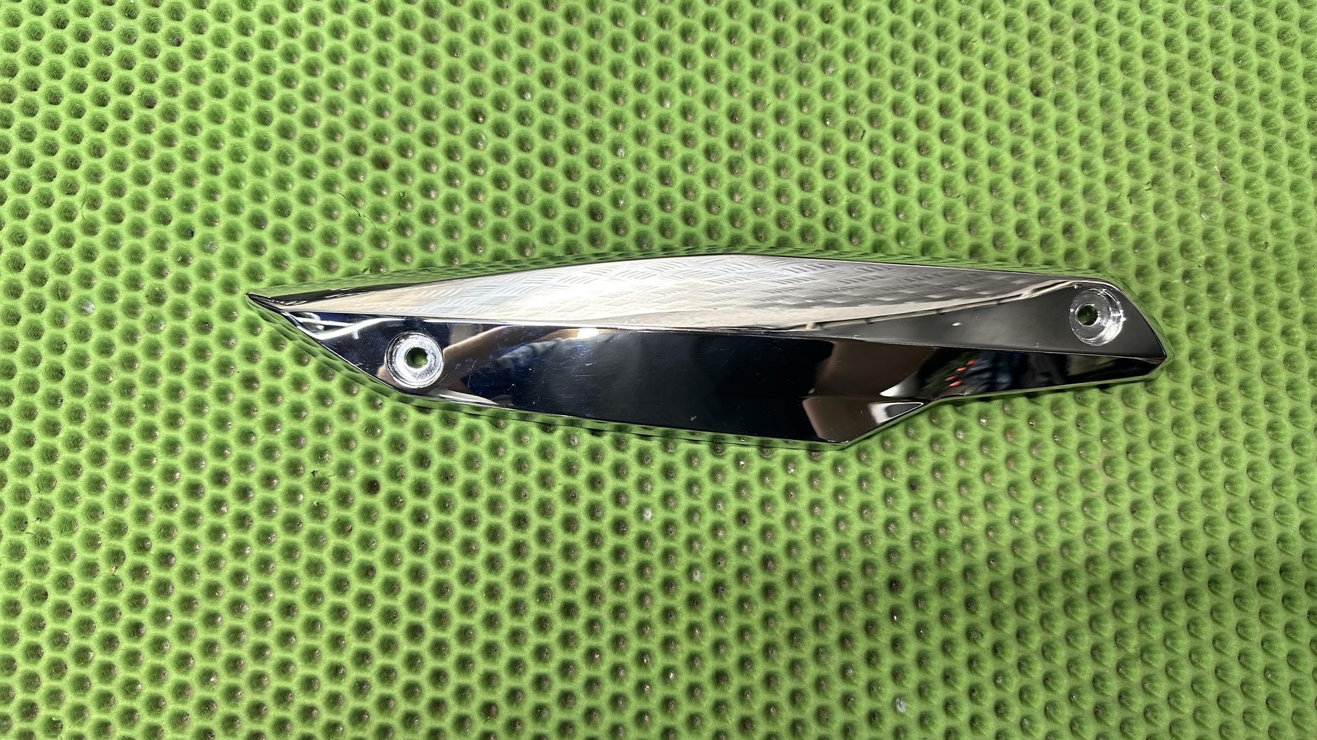 Накладка ветрозащитного щитка хром.Л 46637727403