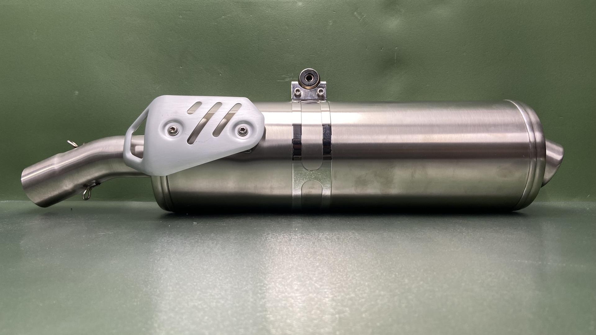 Задний дополнительный глушитель 18127718396