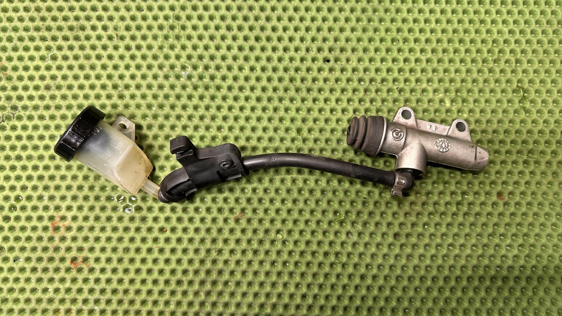 Главный тормозной цилиндр Зд 34217692190