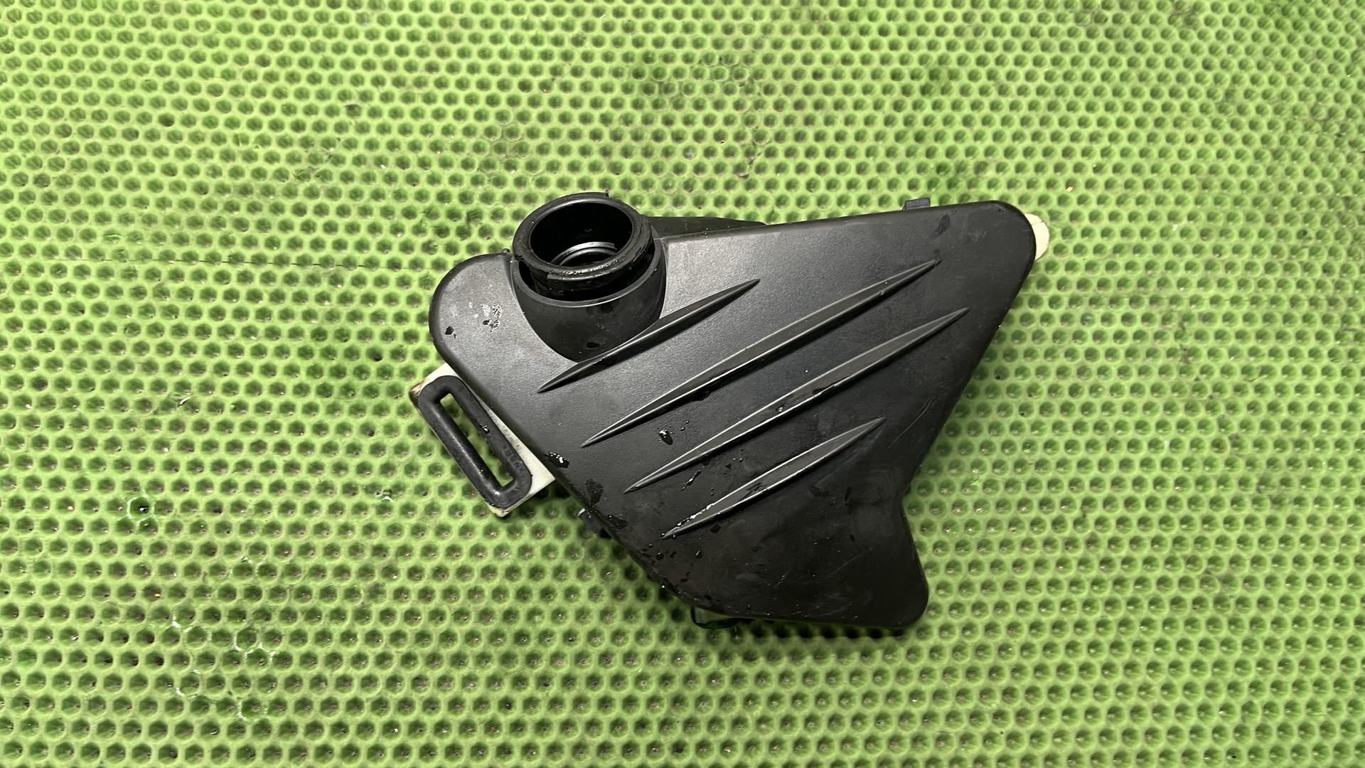 Расширительный бачок 17117698915