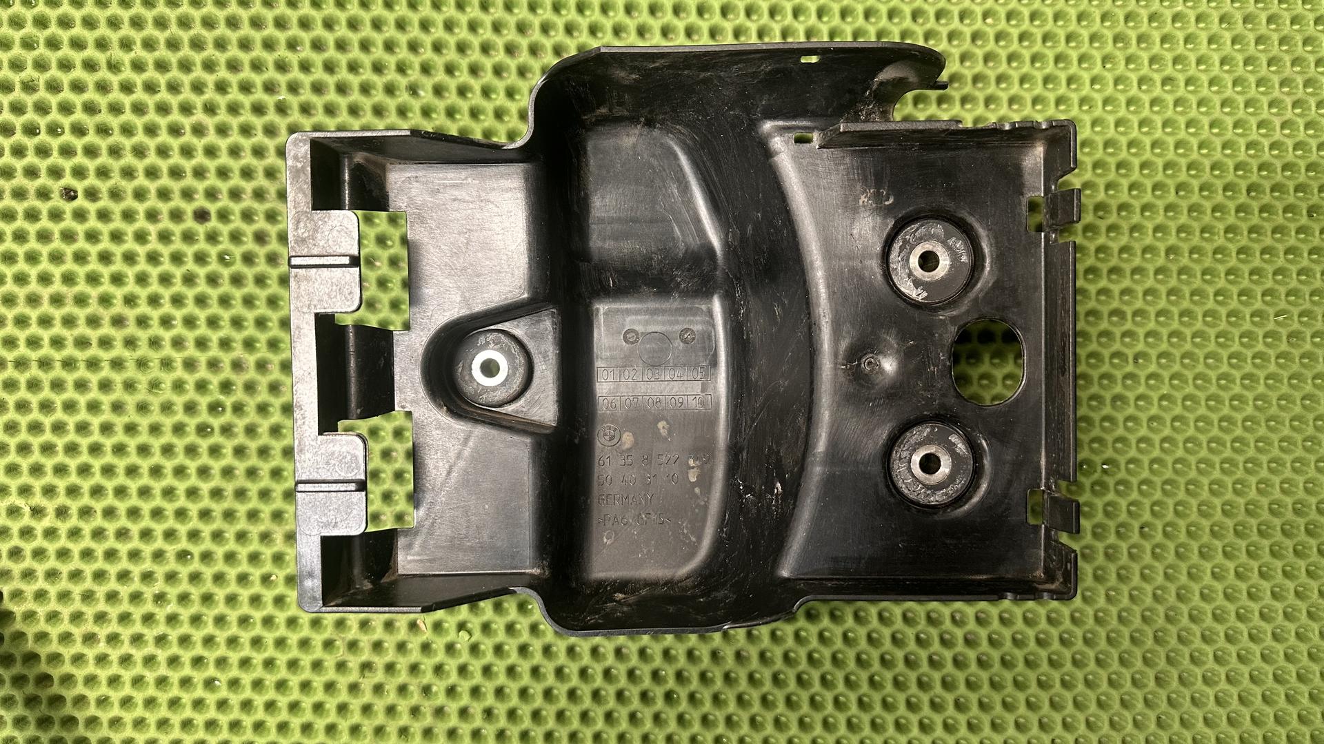 Кронштейн блока ZFE F700/800GS 61358522349