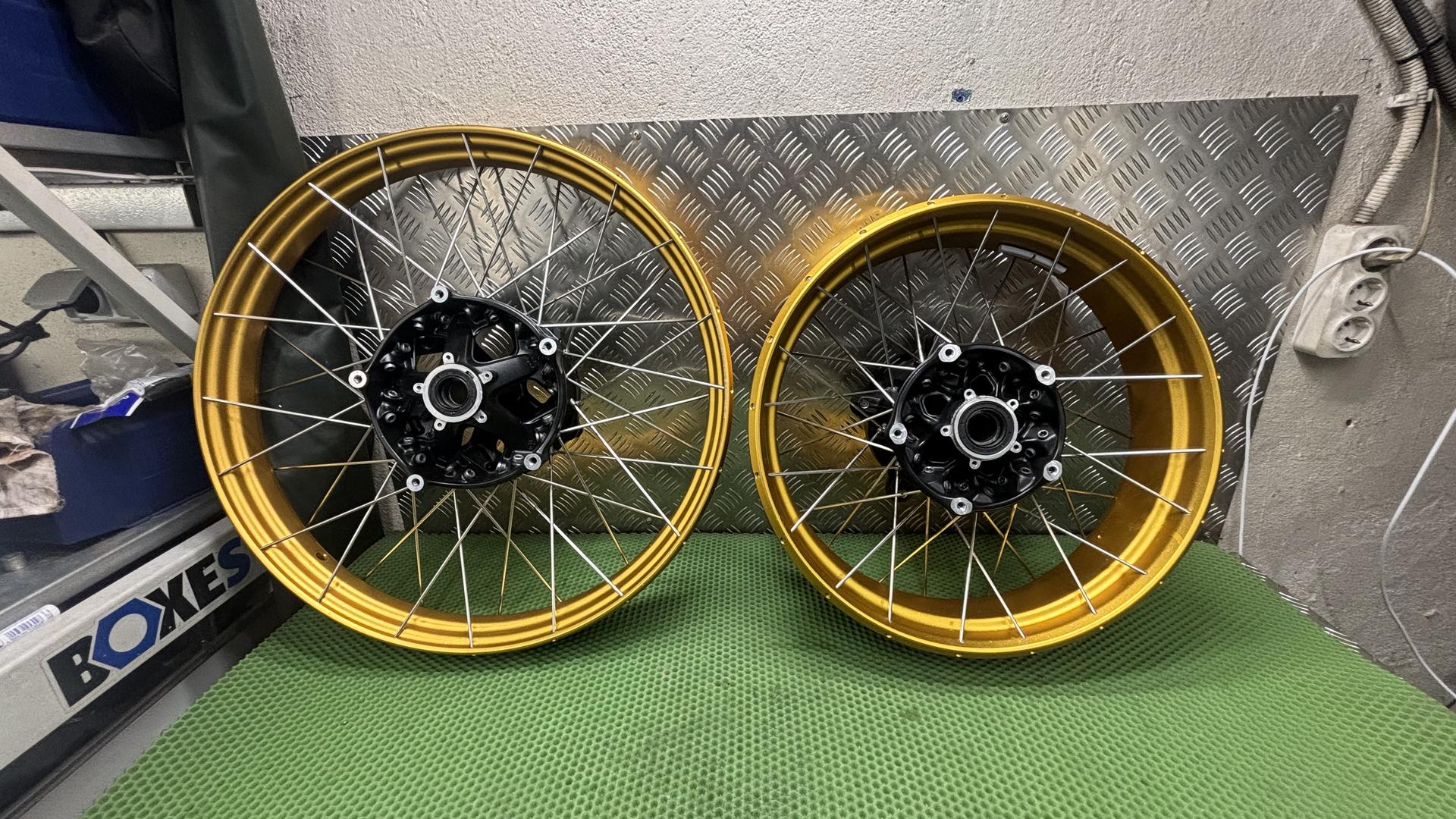 Комплект колес спицованных золото  k81-k82 