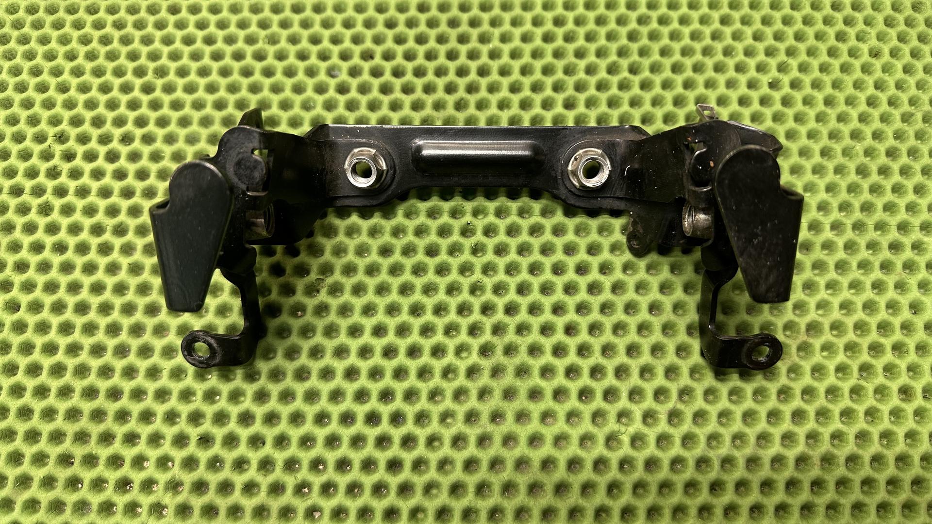 Кронштейн бака задний K1200/1300 R/S K40/43 16117675411