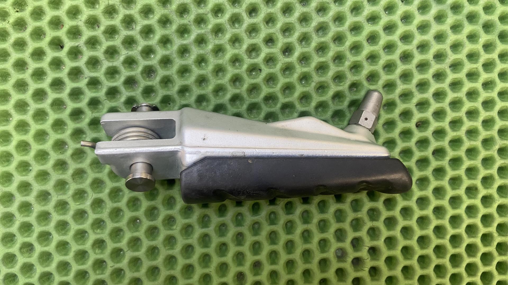 Упор для ноги П с резиновым элементом 46717700914