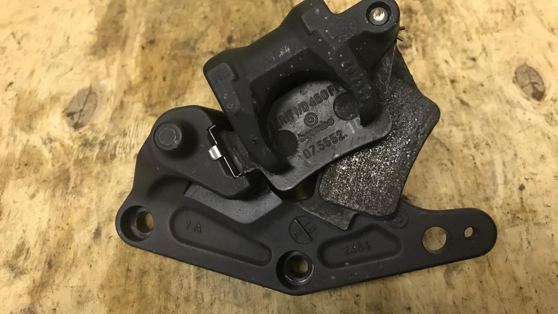 Тормозной суппорт без накладки Зд 34218530066