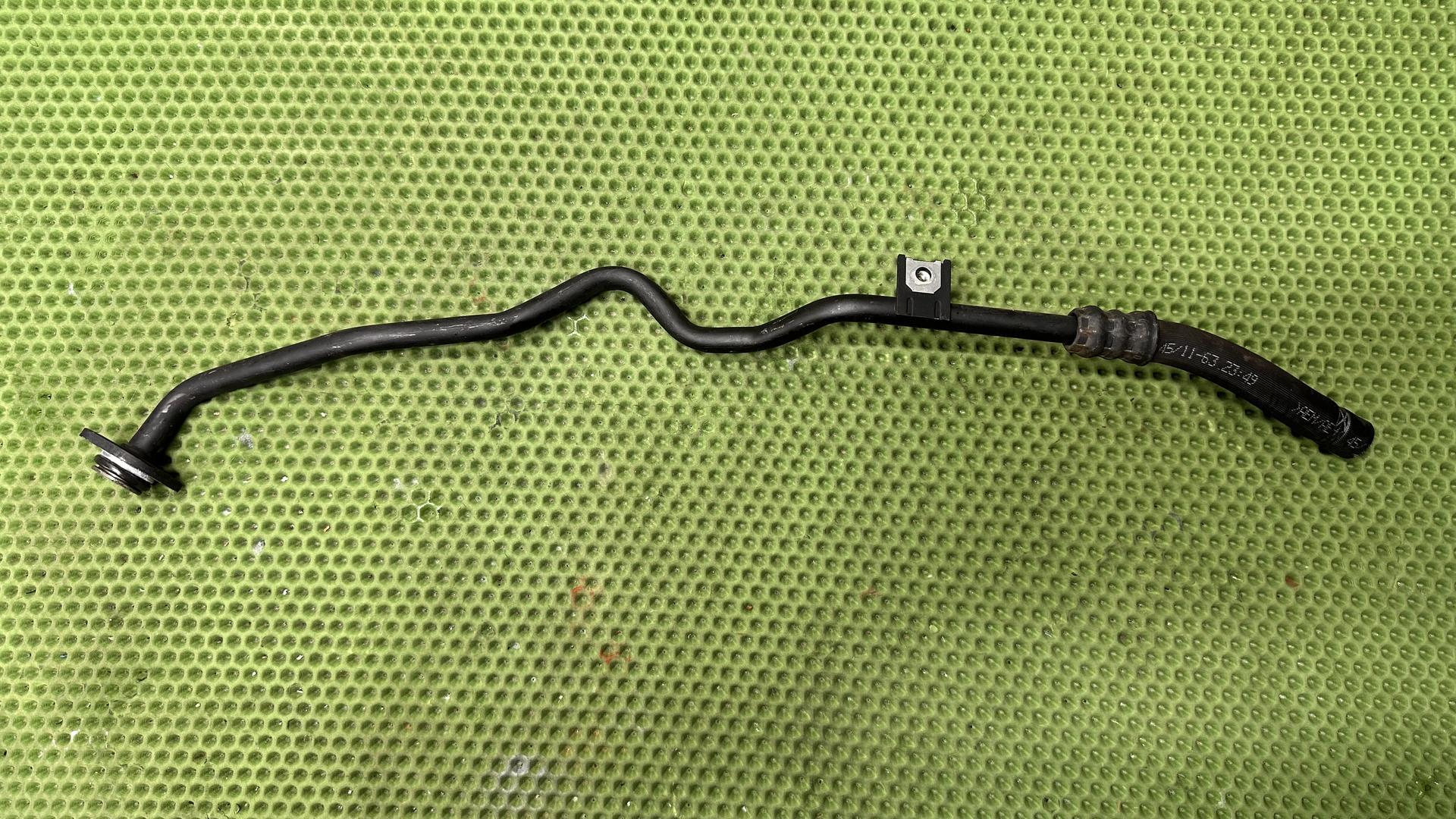 Трубка масляного радиатора (подвод) R1200GS/GSA рест. (07-13) 17227703618